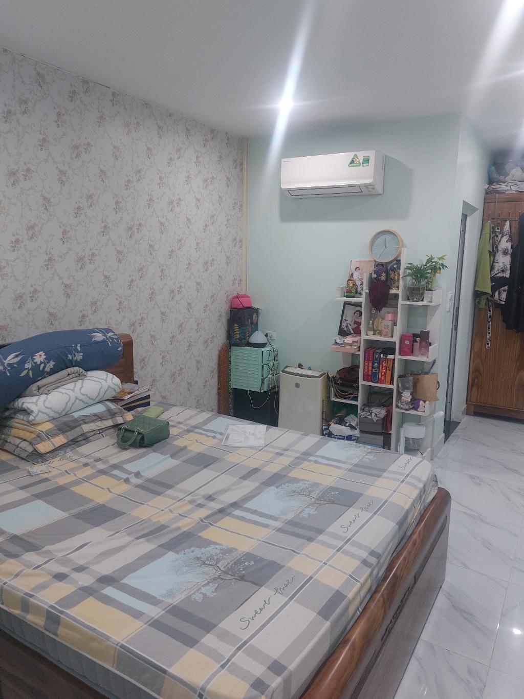 Bán nhà Giải Phóng - diện tích 115m2 1 tầng - ô tô tránh - giá 7,3 tỷ