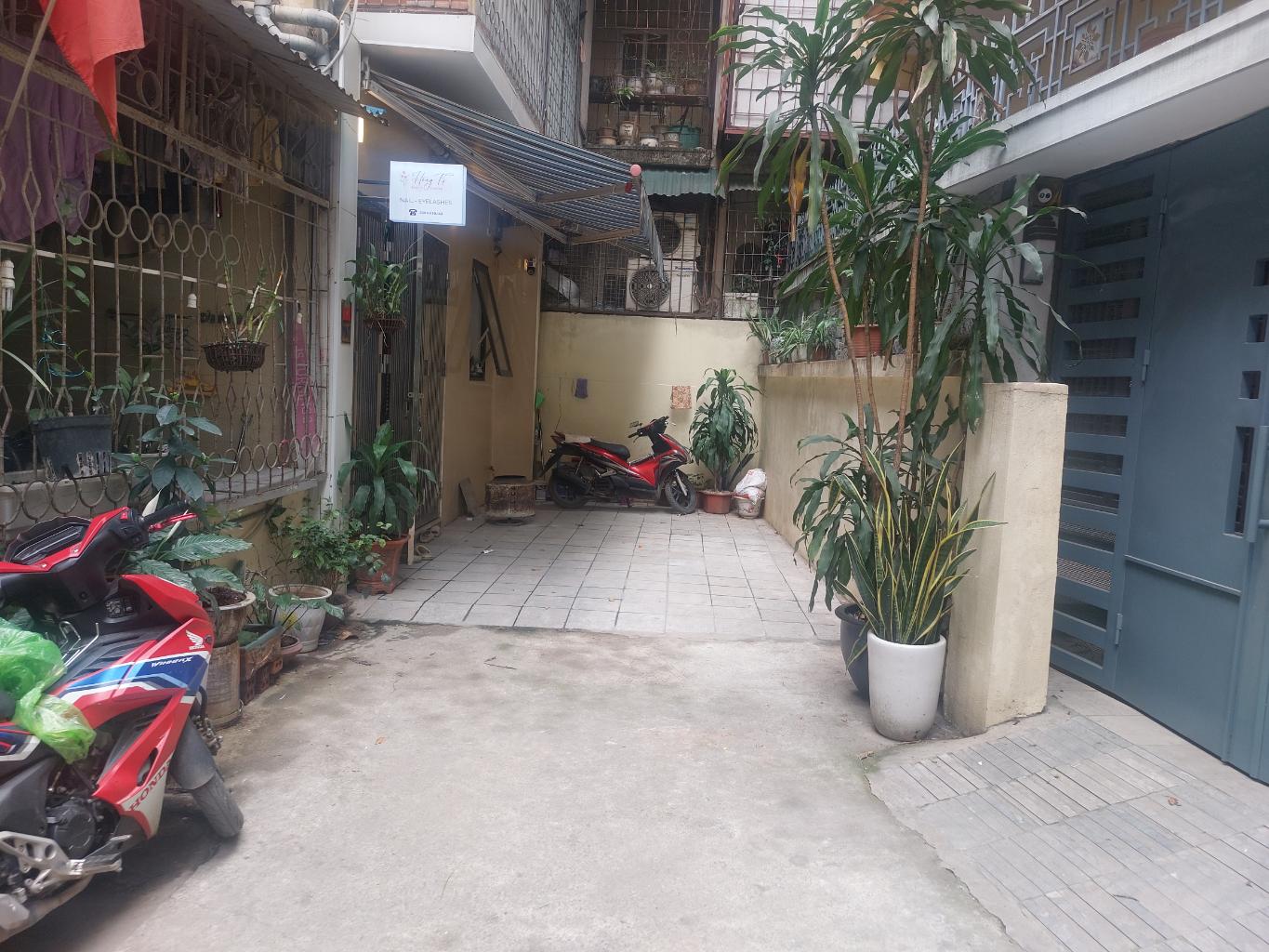 Bán nhà Giải Phóng - diện tích 115m2 1 tầng - ô tô tránh - giá 7,3 tỷ