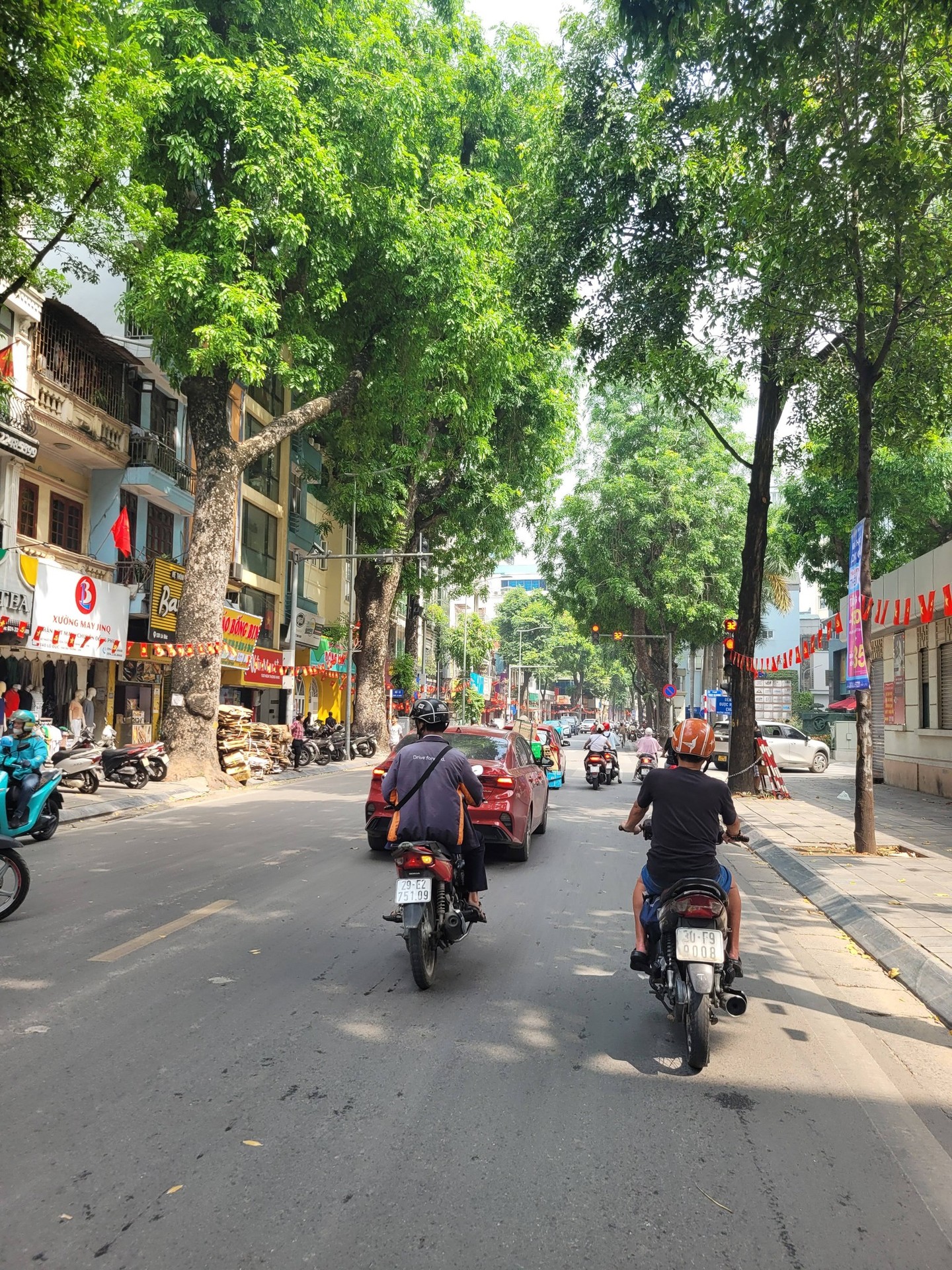 Bán nhà Lò Đúc - diện tích 71m2 8 tầng - Lô góc - giá 70 tỷ