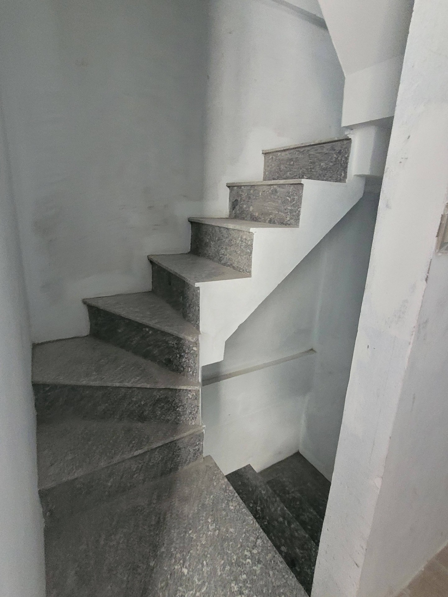 Bán nhà Lò Đúc - diện tích 71m2 8 tầng - Lô góc - giá 70 tỷ