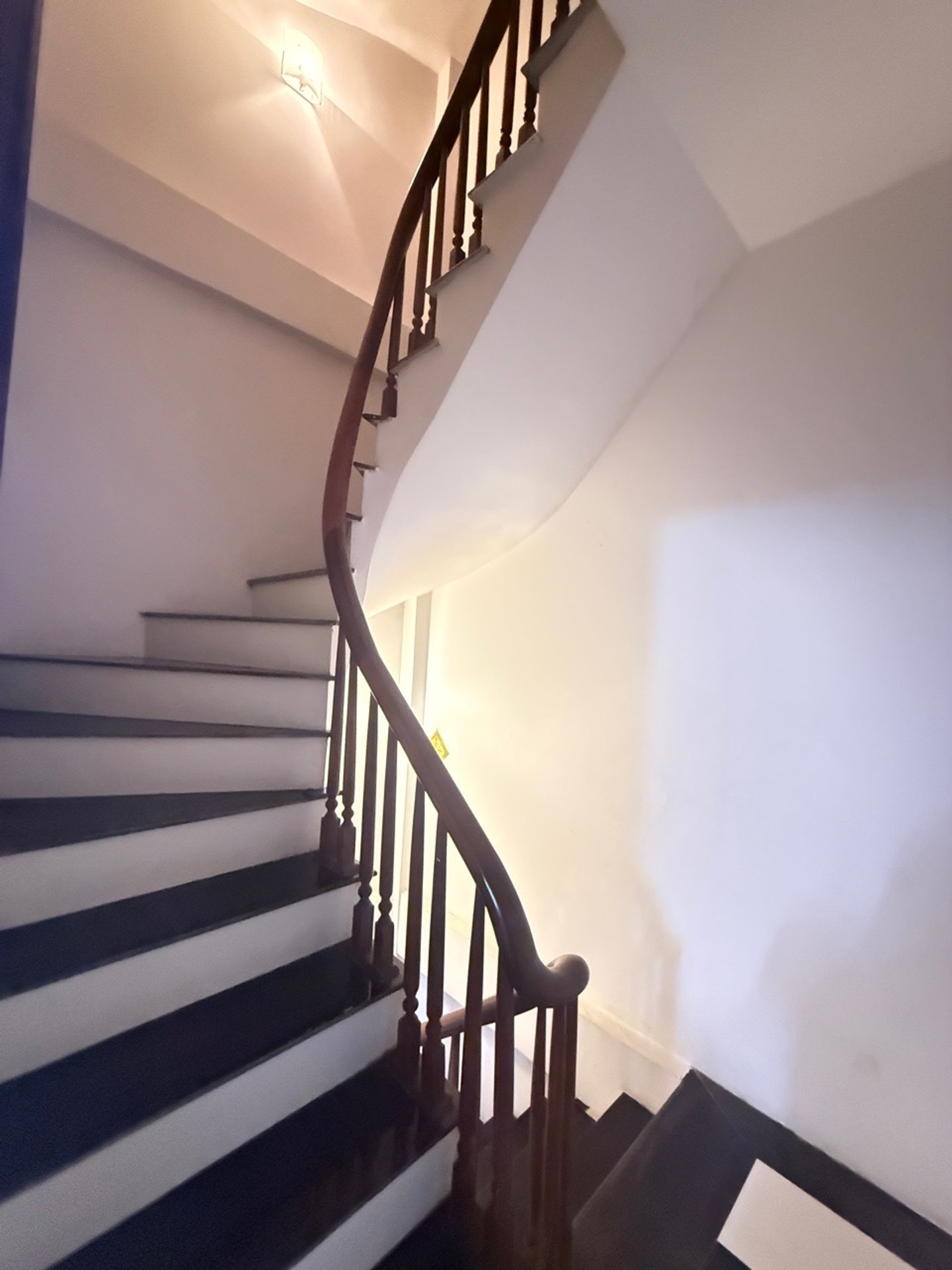 Bán nhà Trương Định - diện tích 30m2 5 tầng - ô tô chạy vòng quanh - giá 8,9 tỷ