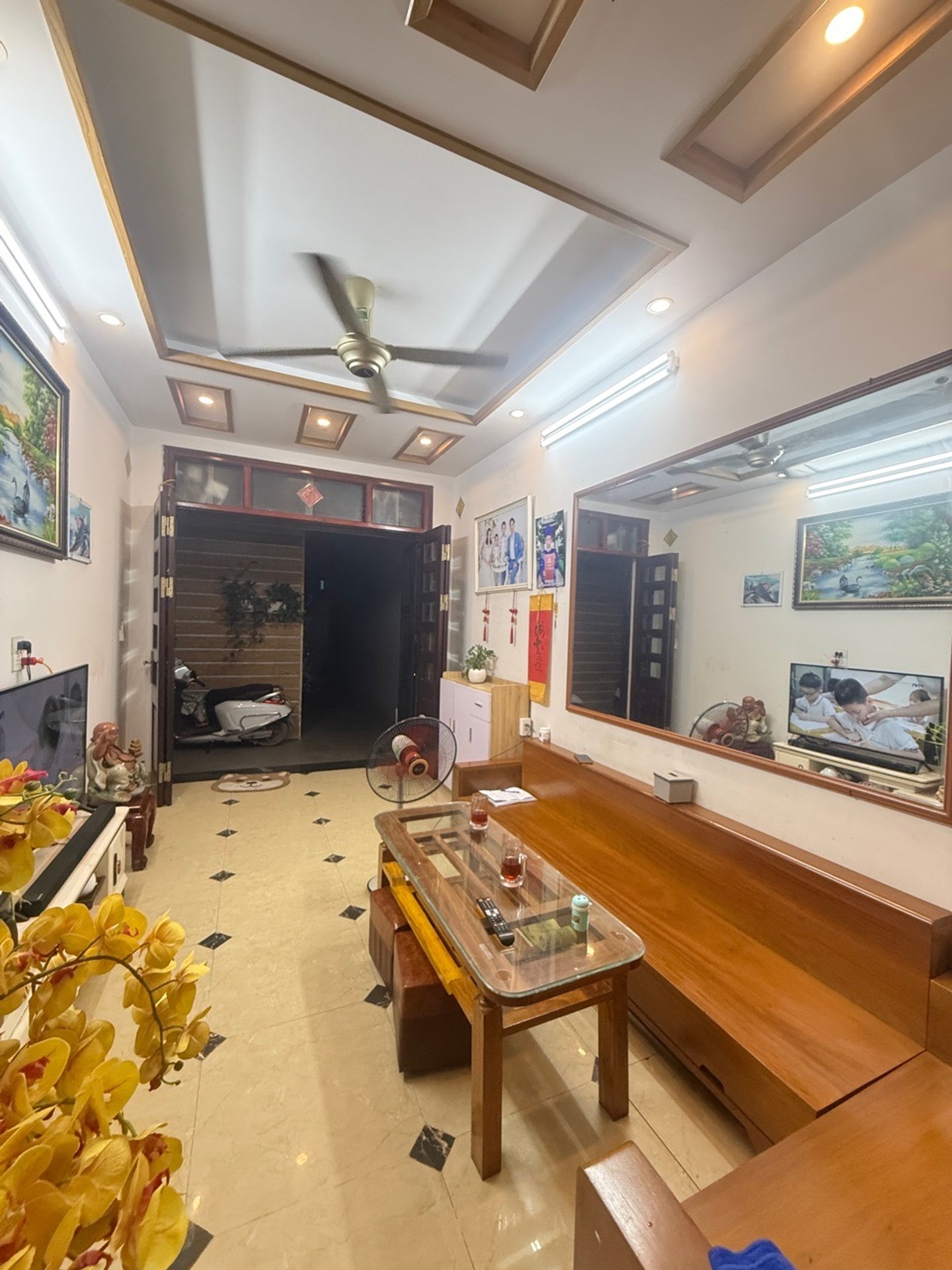 Bán nhà Trương Định - diện tích 30m2 5 tầng - ô tô chạy vòng quanh - giá 8,9 tỷ