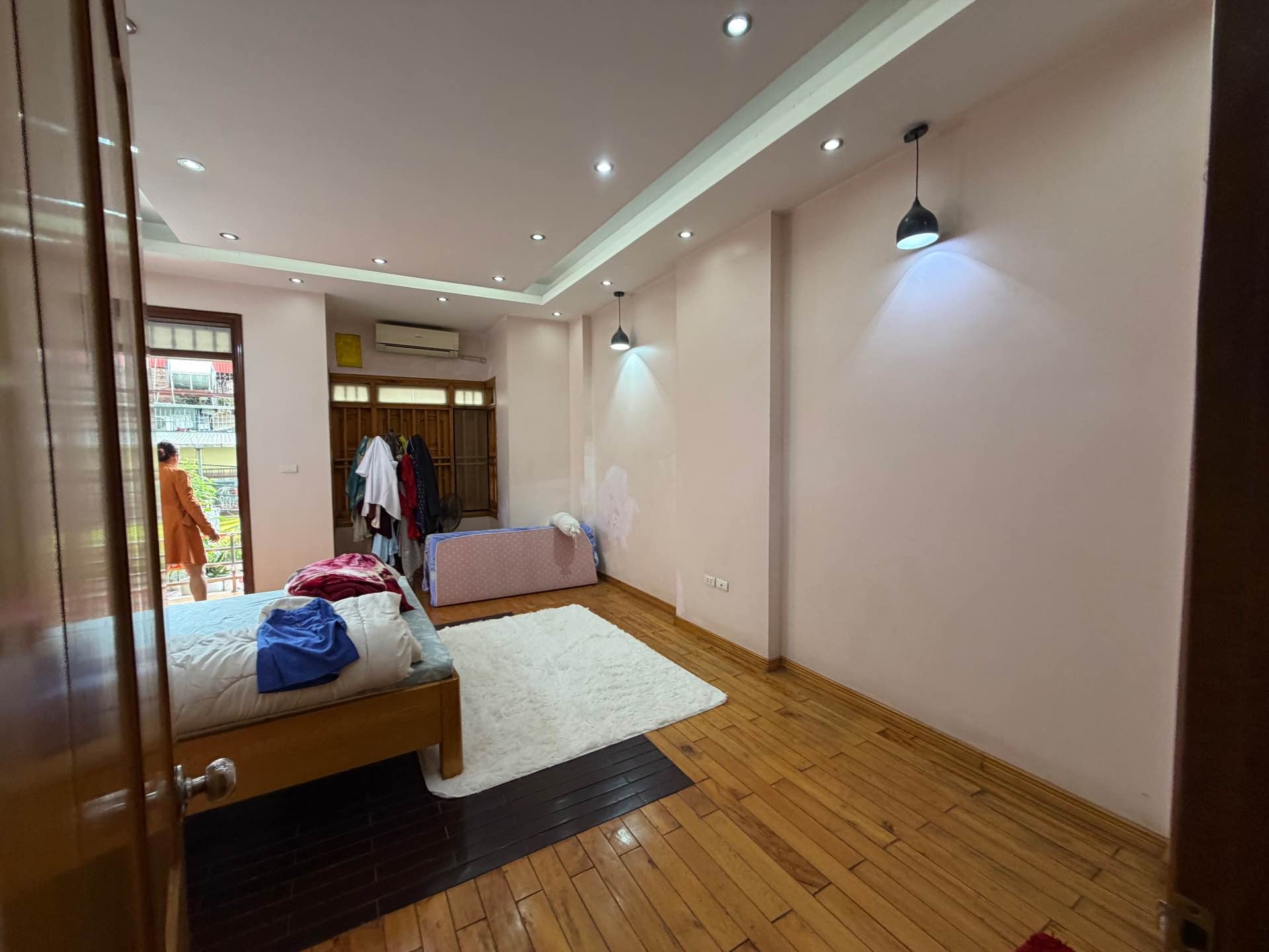 Bán nhà Ngũ Nhạc - diện tích 105m2 3 tầng - Ô tô tránh - giá 32 tỷ