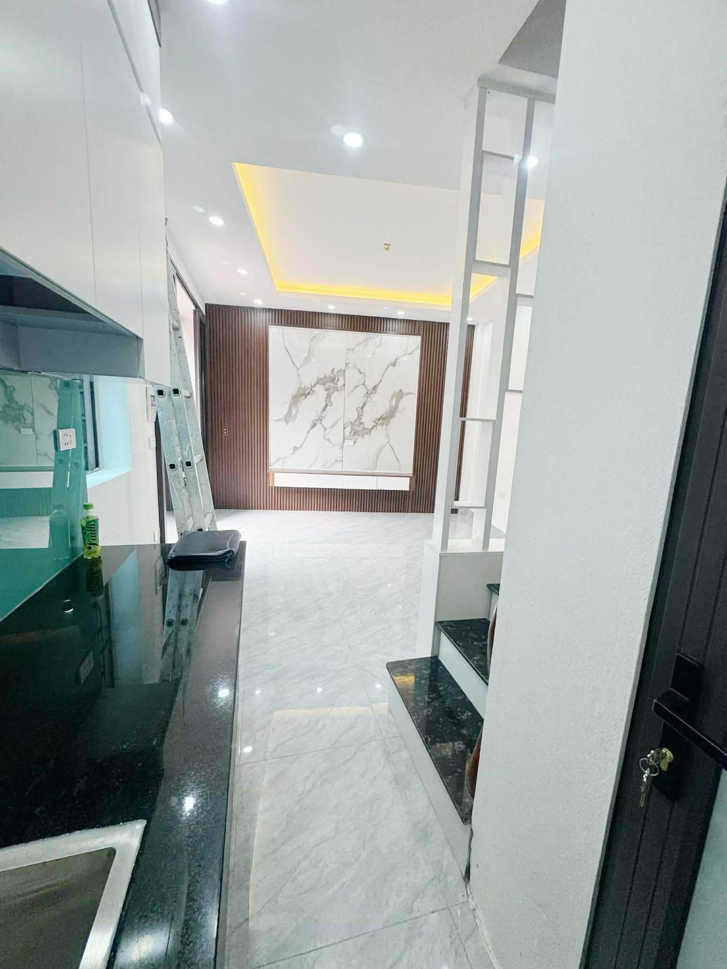 Bán nhà Vĩnh Hưng - diện tích 22m2 3 tầng - ô tô đỗ cửa - giá 3,2 tỷ