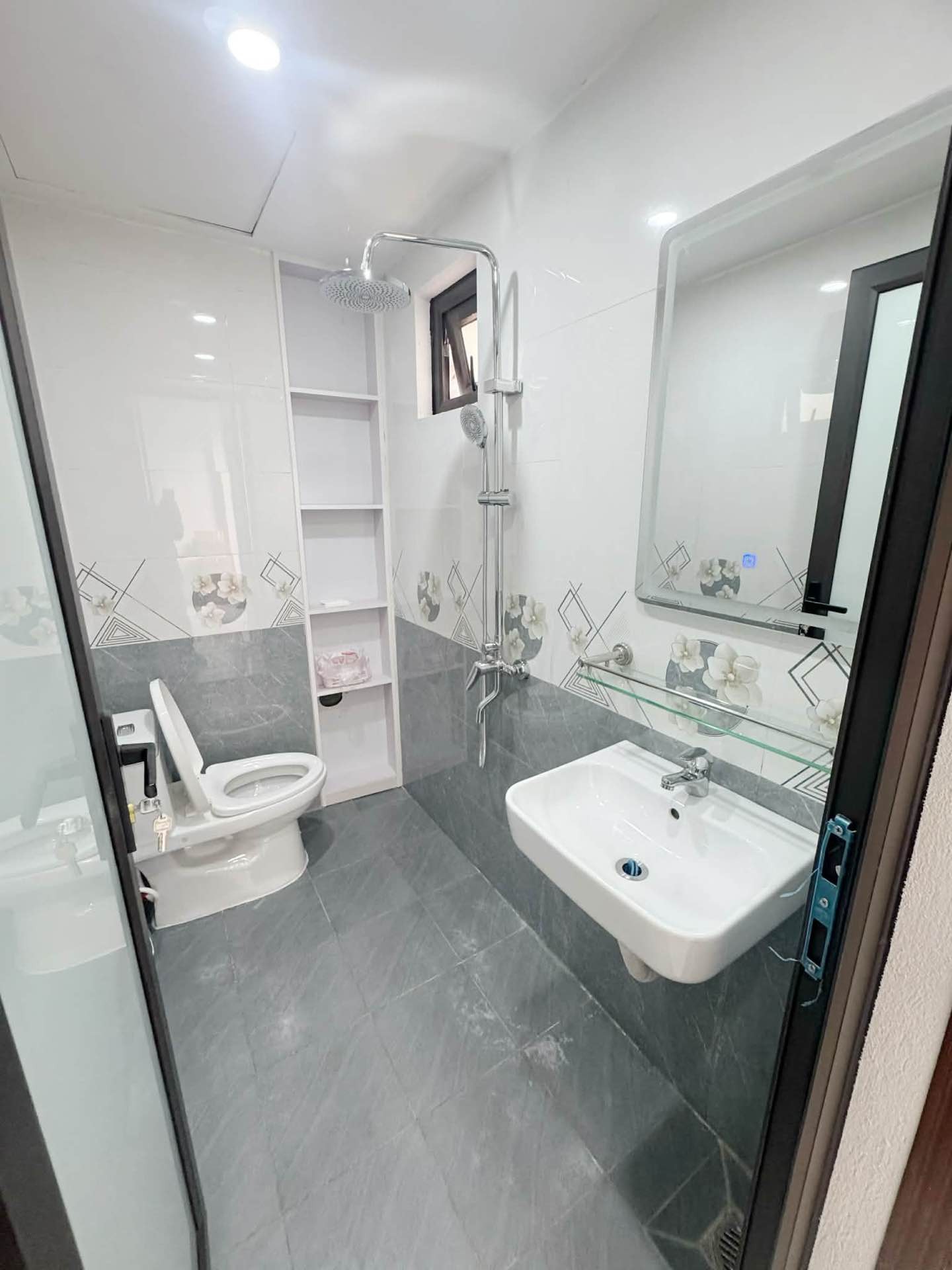 Bán nhà Vĩnh Hưng - diện tích 22m2 3 tầng - ô tô đỗ cửa - giá 3,2 tỷ