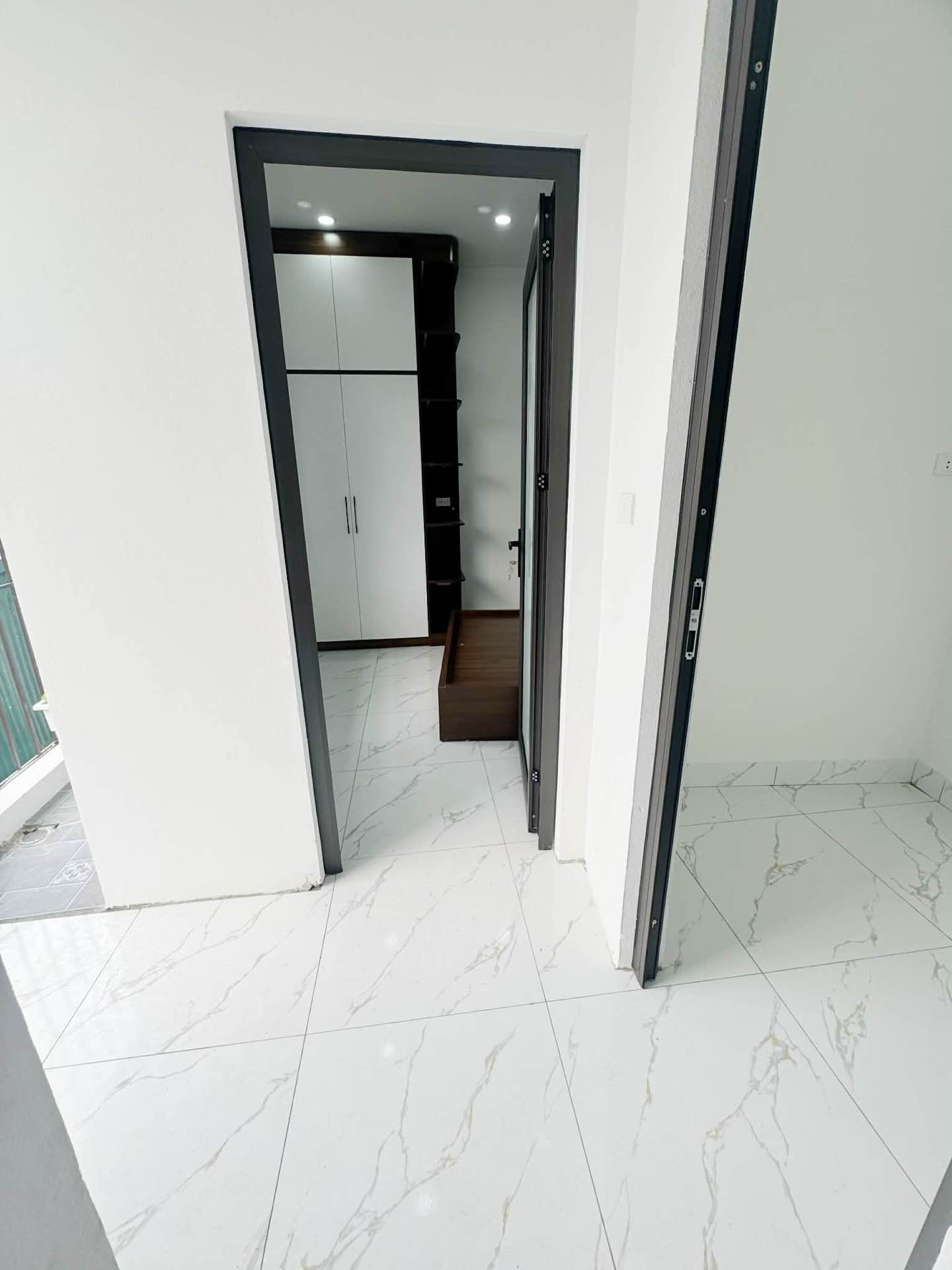 Bán nhà Vĩnh Hưng - diện tích 22m2 3 tầng - ô tô đỗ cửa - giá 3,2 tỷ