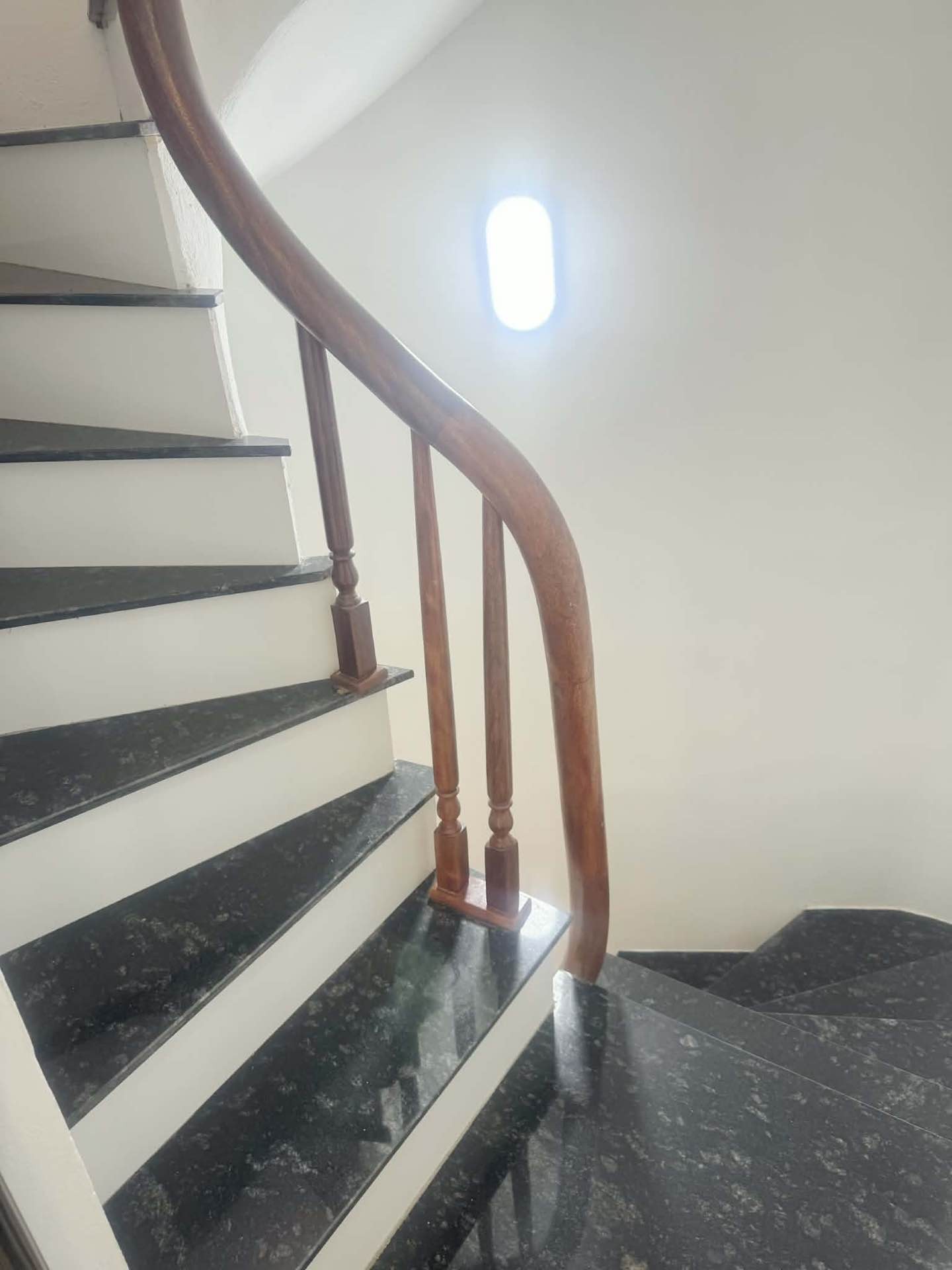 Bán nhà Vĩnh Hưng - diện tích 22m2 3 tầng - ô tô đỗ cửa - giá 3,2 tỷ