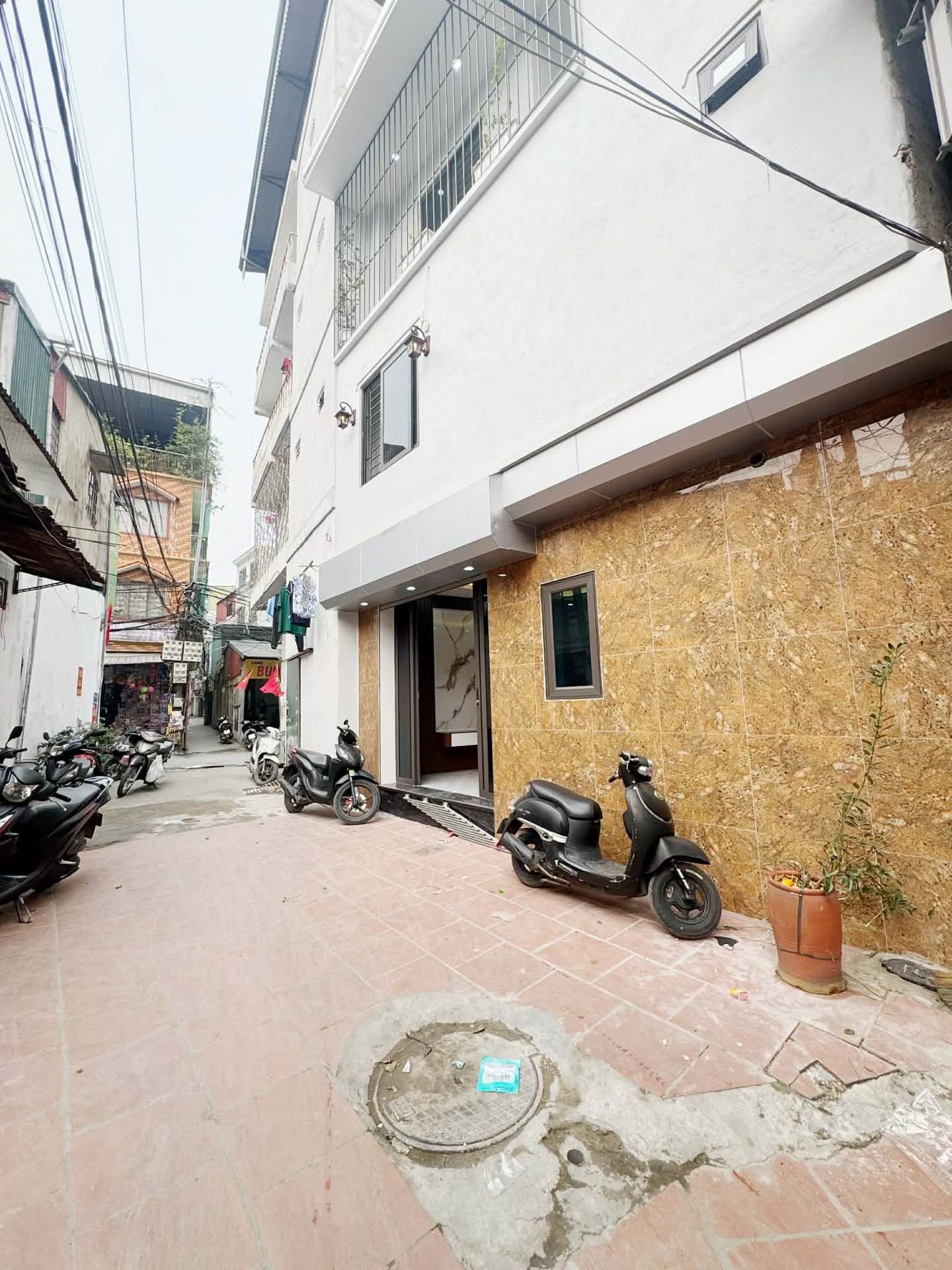 Bán nhà Vĩnh Hưng - diện tích 22m2 3 tầng - ô tô đỗ cửa - giá 3,2 tỷ