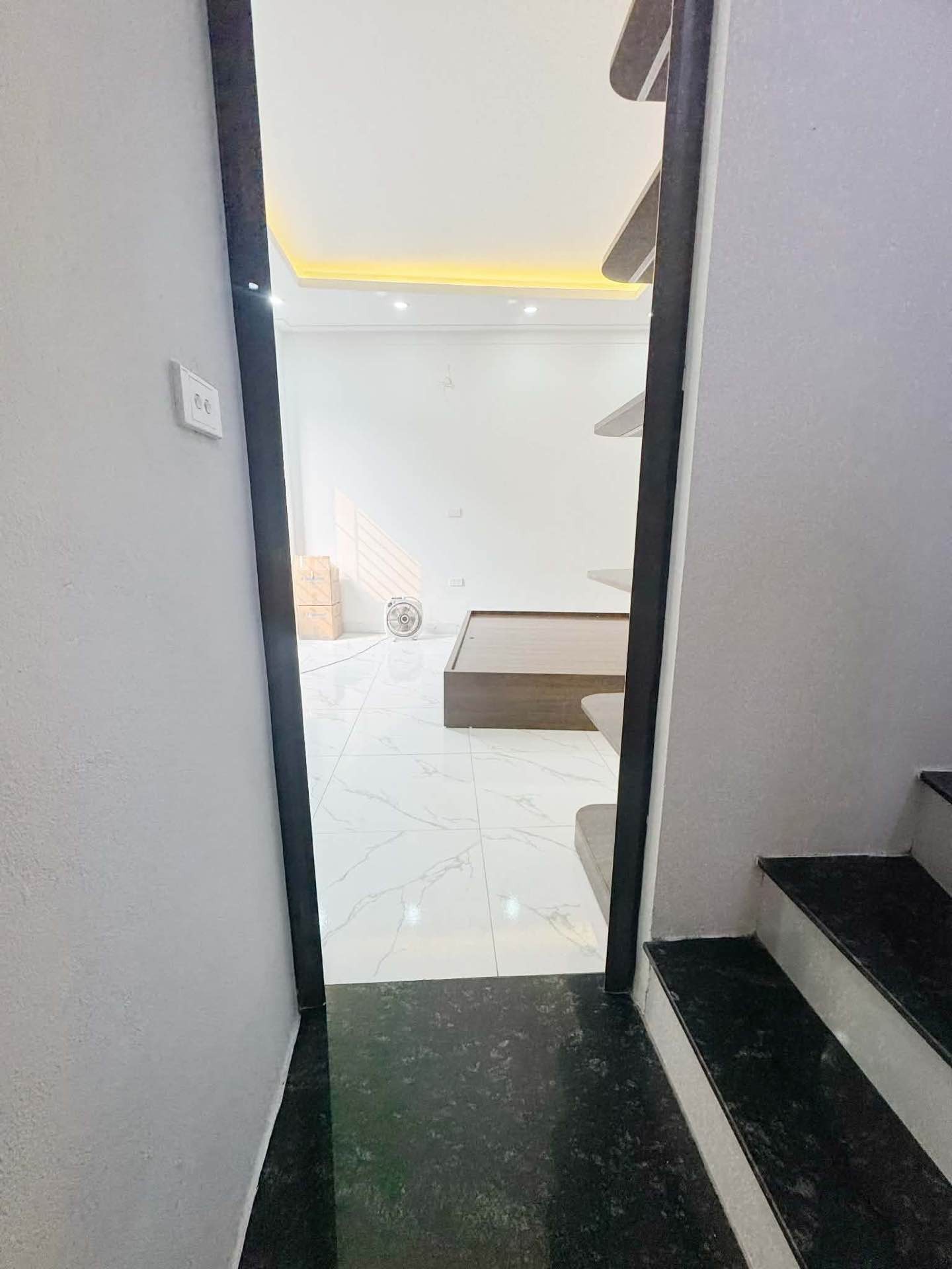 Bán nhà Vĩnh Hưng - diện tích 22m2 3 tầng - ô tô đỗ cửa - giá 3,2 tỷ