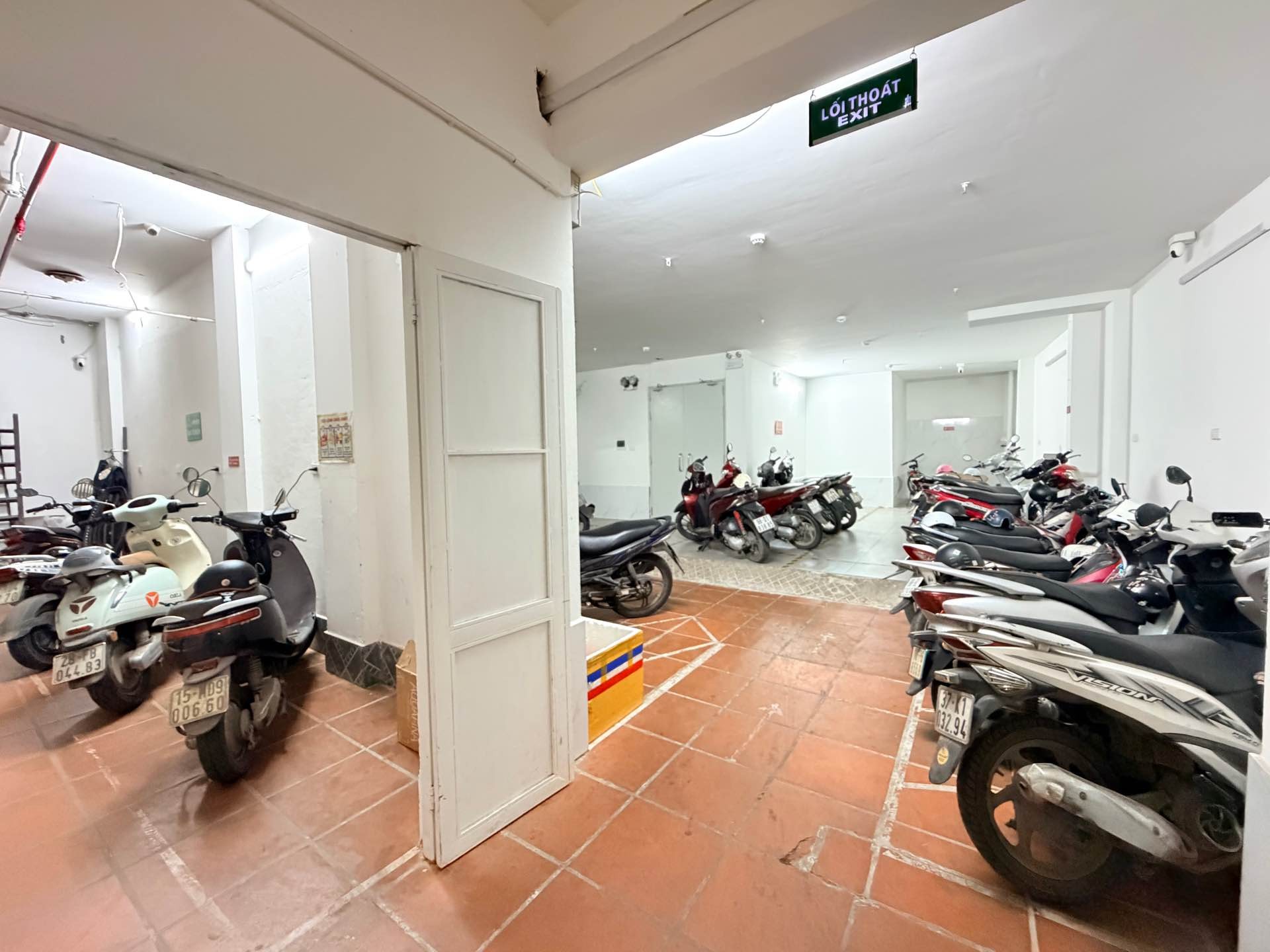 Bán nhà Khương Trung - diện tích 154m2 7 tầng - Đang cập nhật - giá 38 tỷ