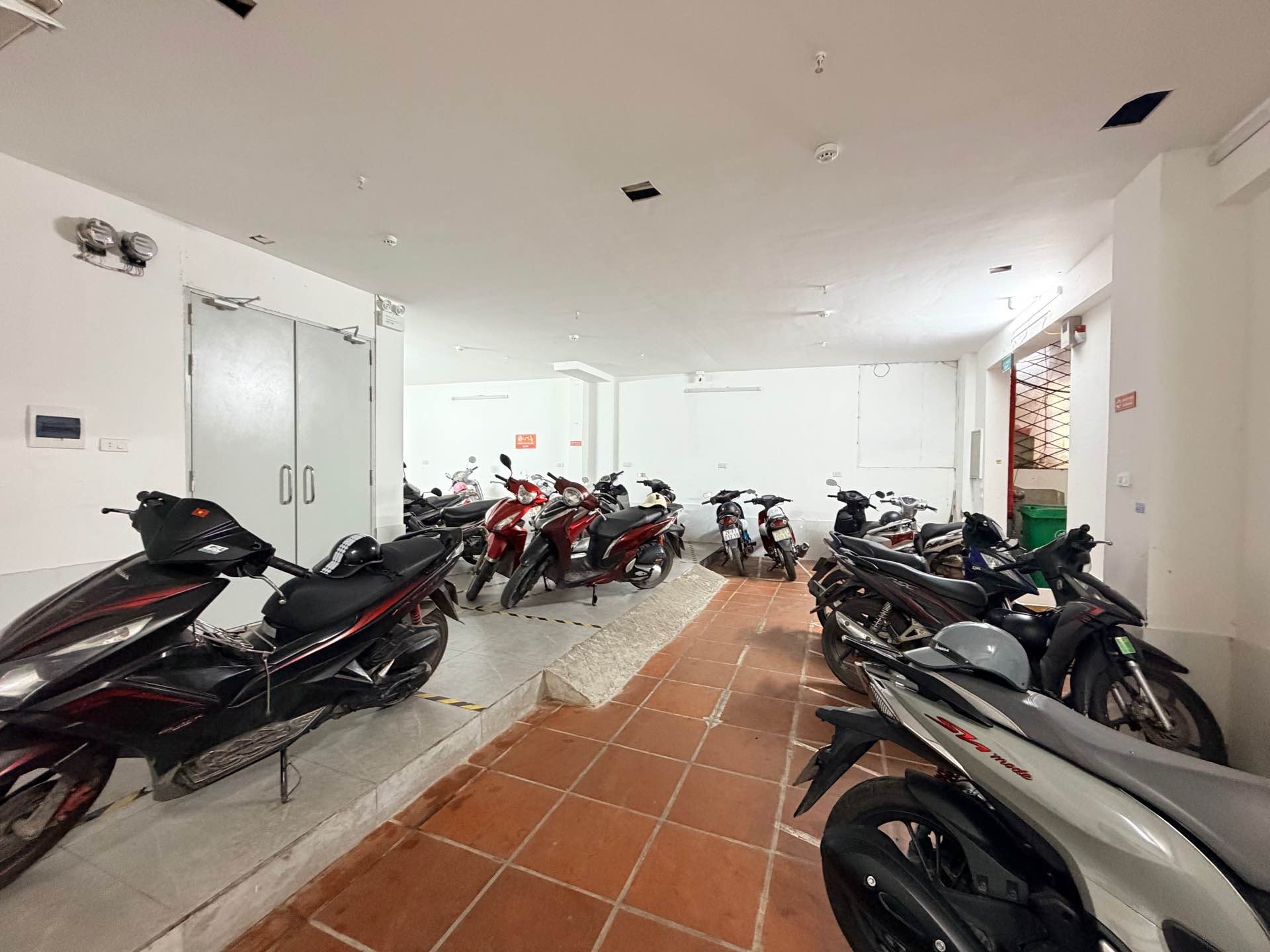 Bán nhà Khương Trung - diện tích 154m2 7 tầng - Đang cập nhật - giá 38 tỷ