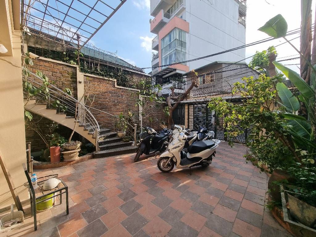 Bán nhà Tứ Liên - diện tích 220m2 4 tầng - Ô tô thông - giá 53,5 tỷ