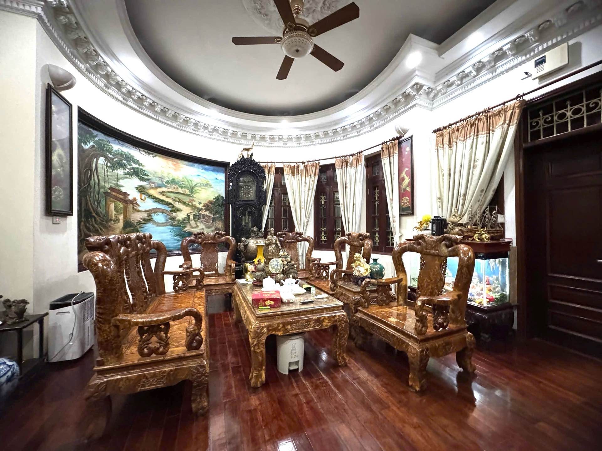 Bán nhà Ô 61 Lô E - diện tích 210m2 4 tầng - Siêu phẩm triệu USD 3 mặt thoáng - giá 57 tỷ