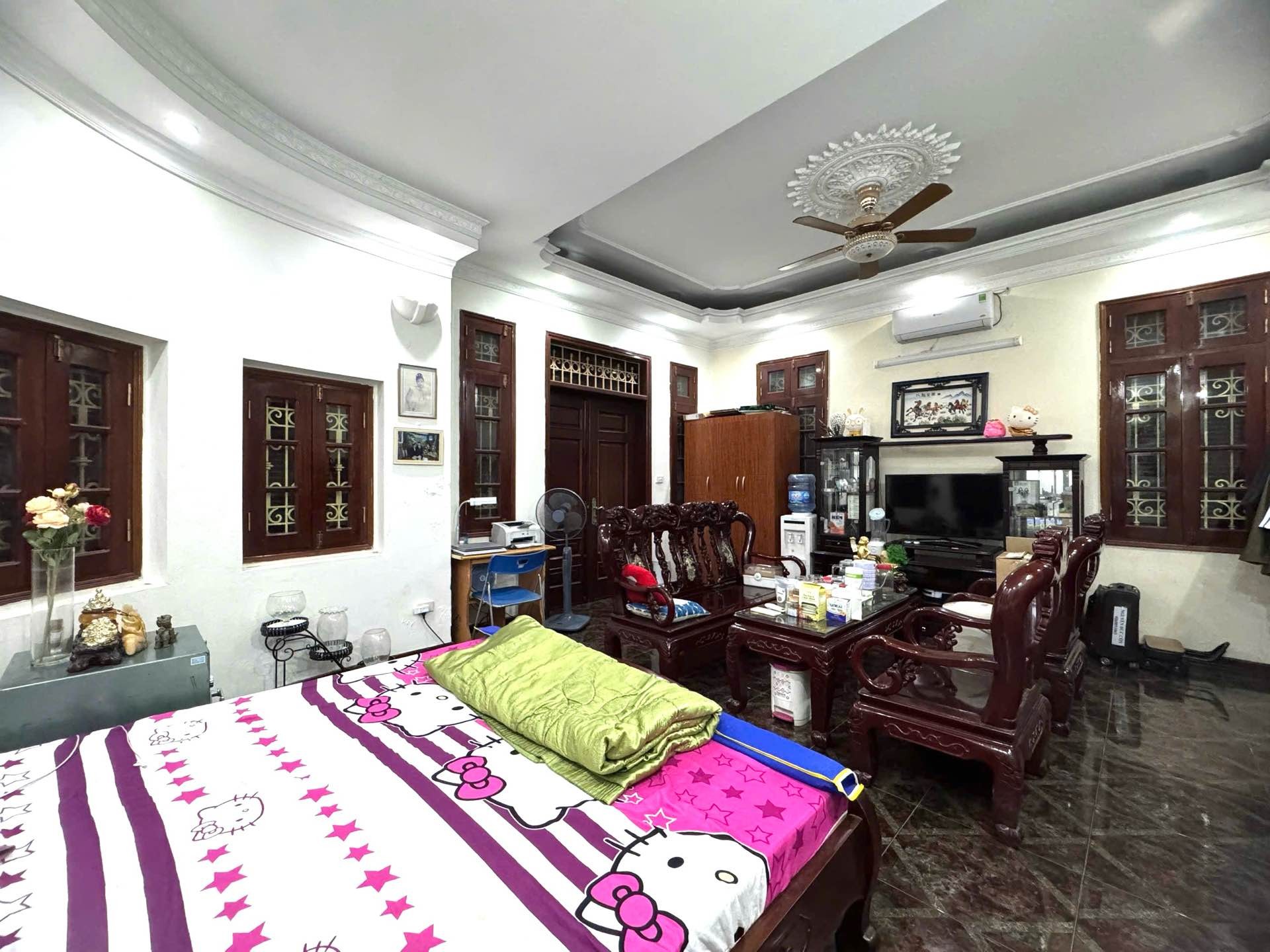 Bán nhà Ô 61 Lô E - diện tích 210m2 4 tầng - Siêu phẩm triệu USD 3 mặt thoáng - giá 57 tỷ