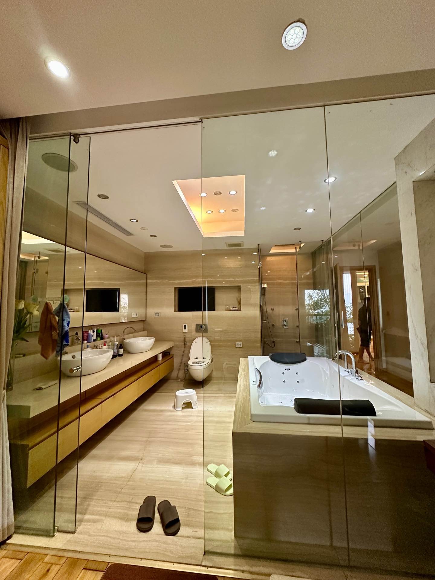 Bán nhà Nguyễn Chí Thanh - diện tích 320m2 12 tầng - Lô góc 3 mặt thoáng - giá 27,5 tỷ