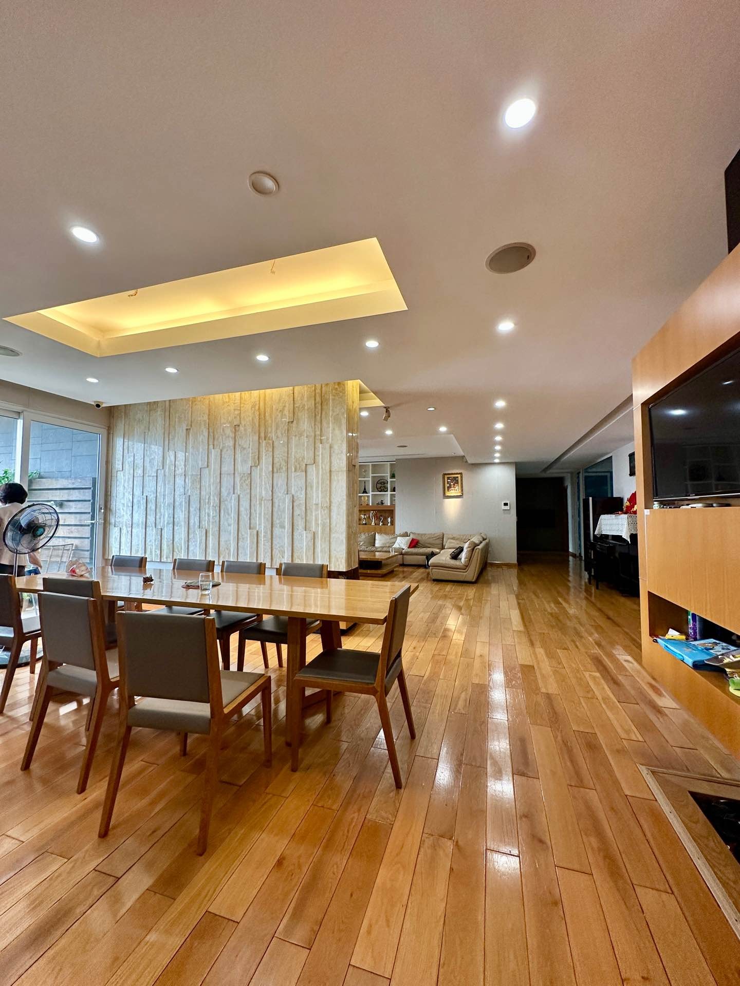 Bán nhà Nguyễn Chí Thanh - diện tích 320m2 12 tầng - Lô góc 3 mặt thoáng - giá 27,5 tỷ