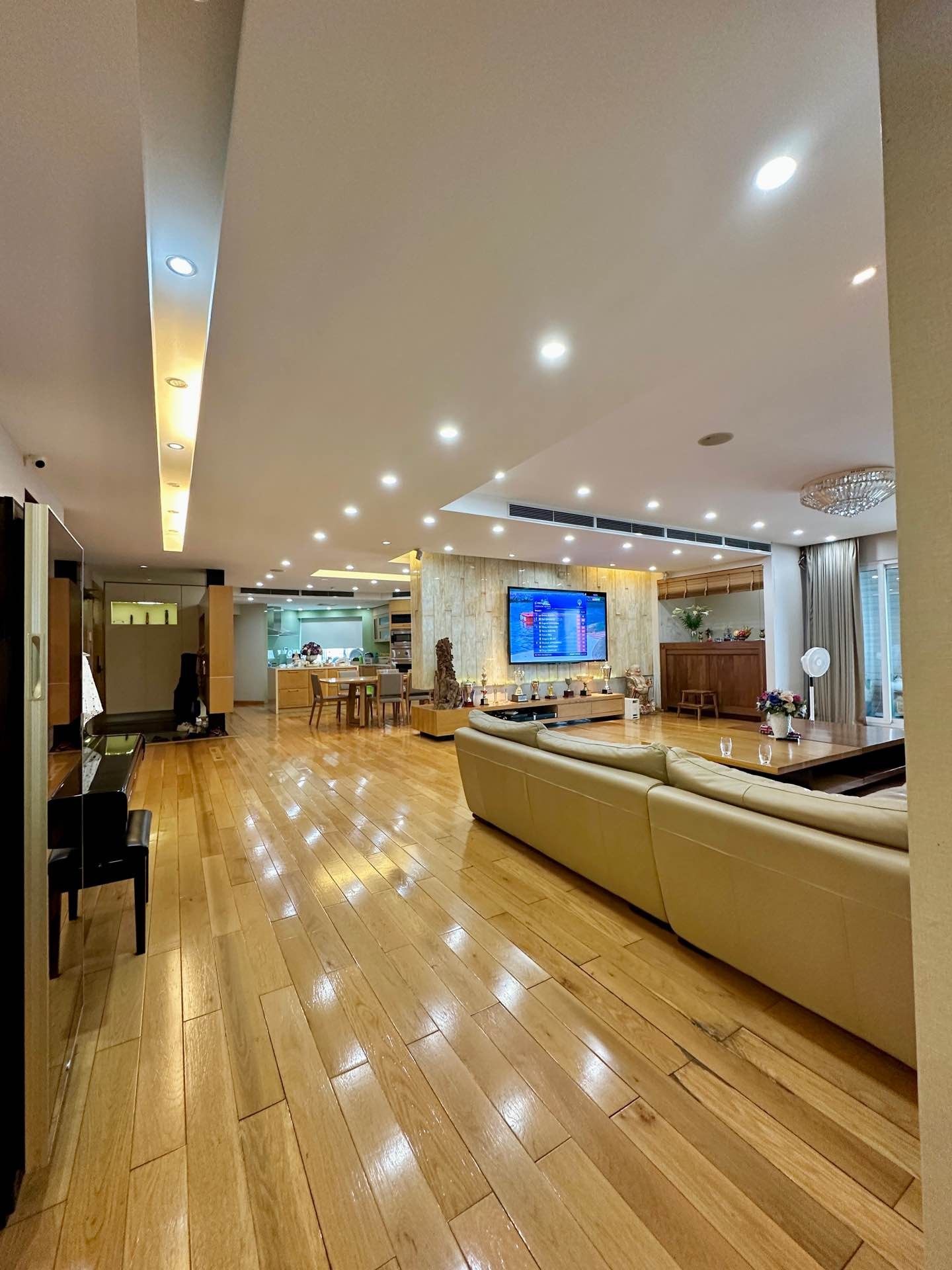 Bán nhà Nguyễn Chí Thanh - diện tích 320m2 12 tầng - Lô góc 3 mặt thoáng - giá 27,5 tỷ