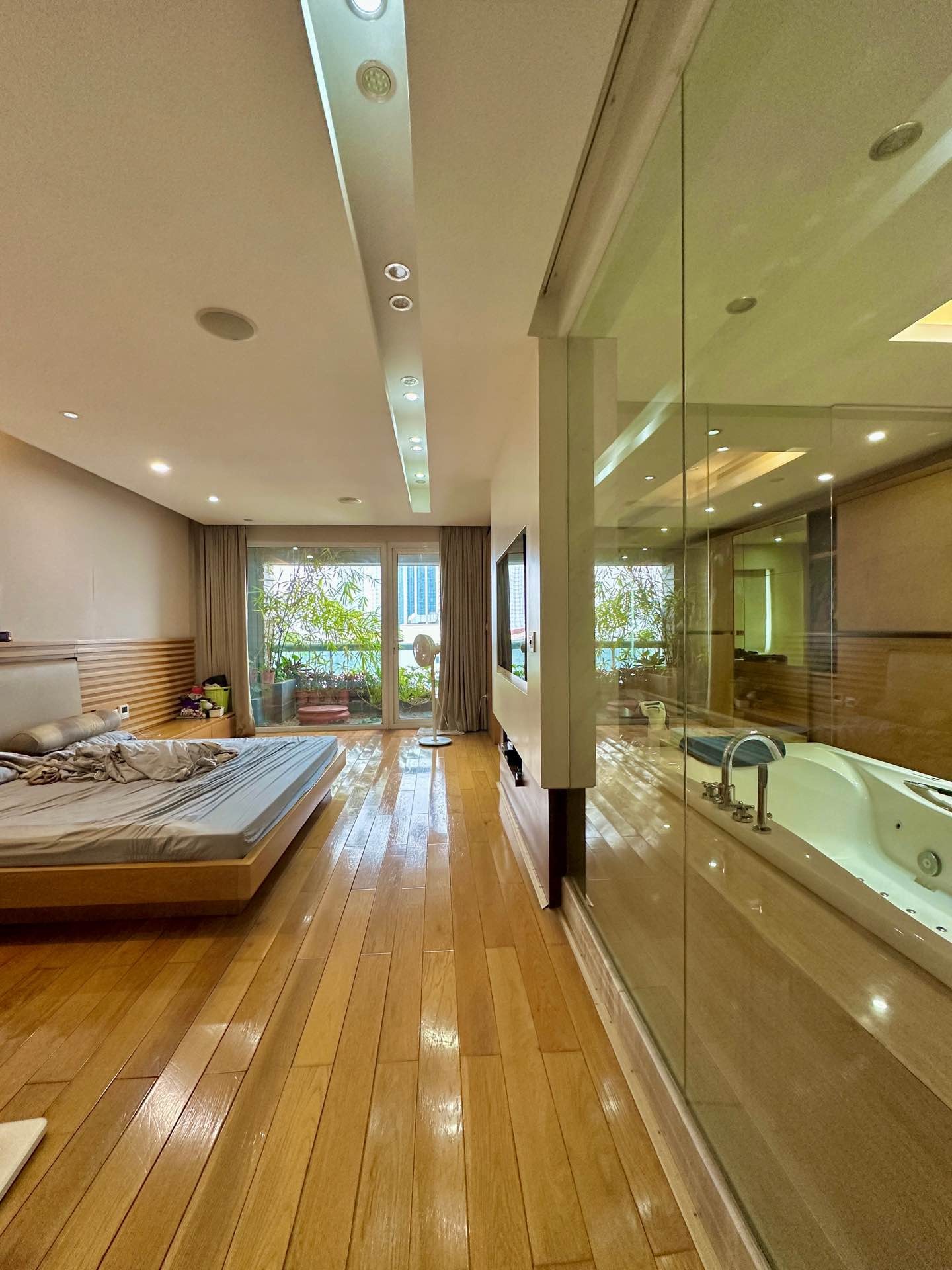 Bán nhà Nguyễn Chí Thanh - diện tích 320m2 12 tầng - Lô góc 3 mặt thoáng - giá 27,5 tỷ