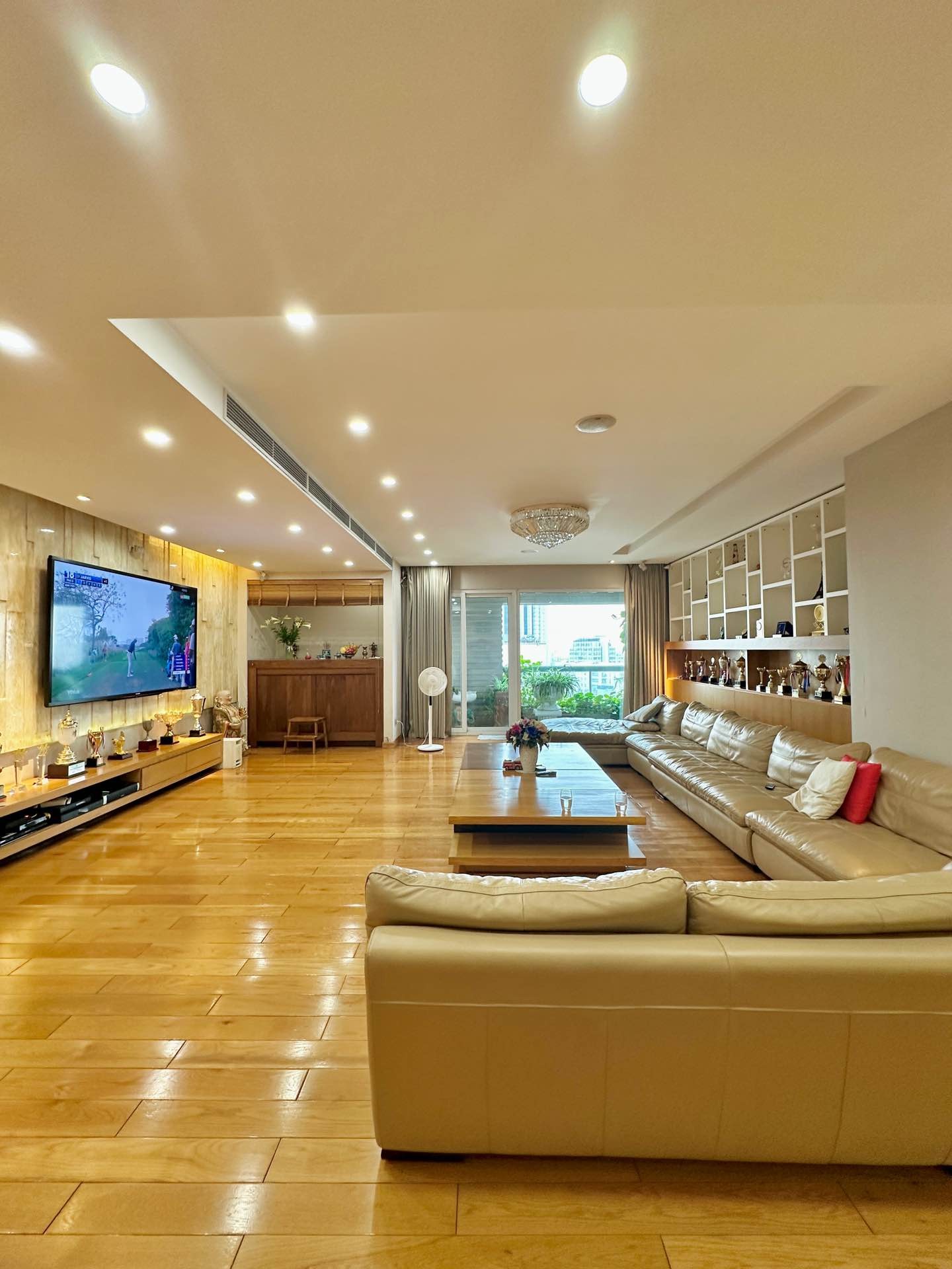 Bán nhà Nguyễn Chí Thanh - diện tích 320m2 12 tầng - Lô góc 3 mặt thoáng - giá 27,5 tỷ