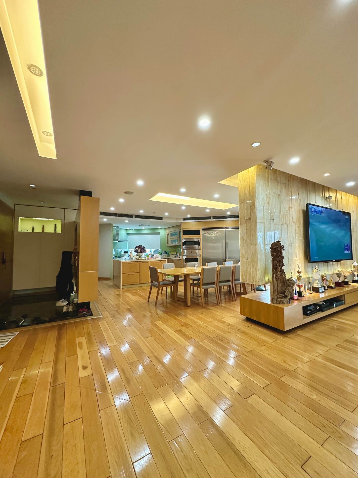 Bán nhà Nguyễn Chí Thanh - diện tích 320m2 12 tầng - Lô góc 3 mặt thoáng - giá 27,5 tỷ