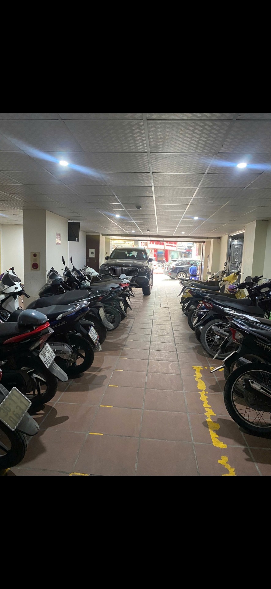 Bán nhà Lê Thanh Nghị - diện tích 451m2 9 tầng - Mặt tiền rộng, vỉa hè mênh mông - giá 295 tỷ