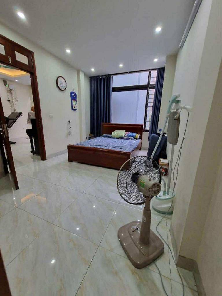 Bán nhà Giáp Bát - diện tích 102m2 6 tầng - Lô góc 2 mặt thoáng - giá 36 tỷ