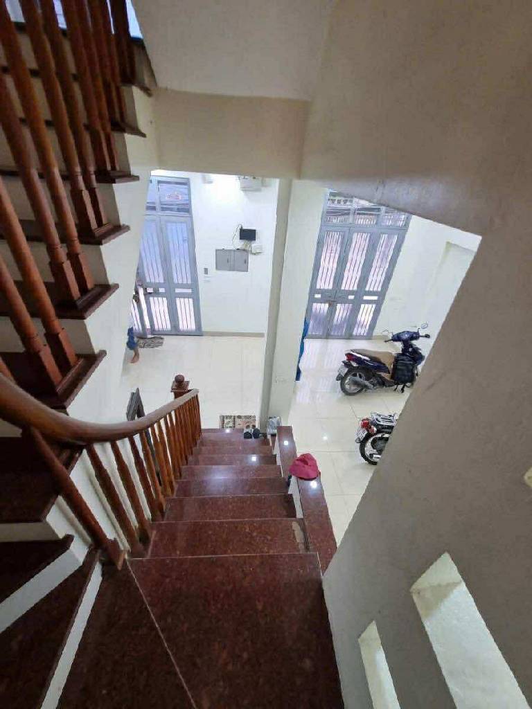 Bán nhà Giáp Bát - diện tích 102m2 6 tầng - Lô góc 2 mặt thoáng - giá 36 tỷ