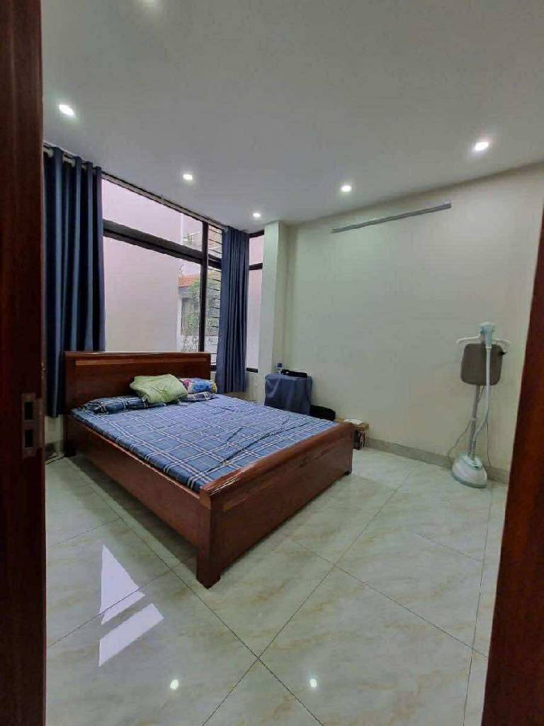 Bán nhà Giáp Bát - diện tích 102m2 6 tầng - Lô góc 2 mặt thoáng - giá 36 tỷ