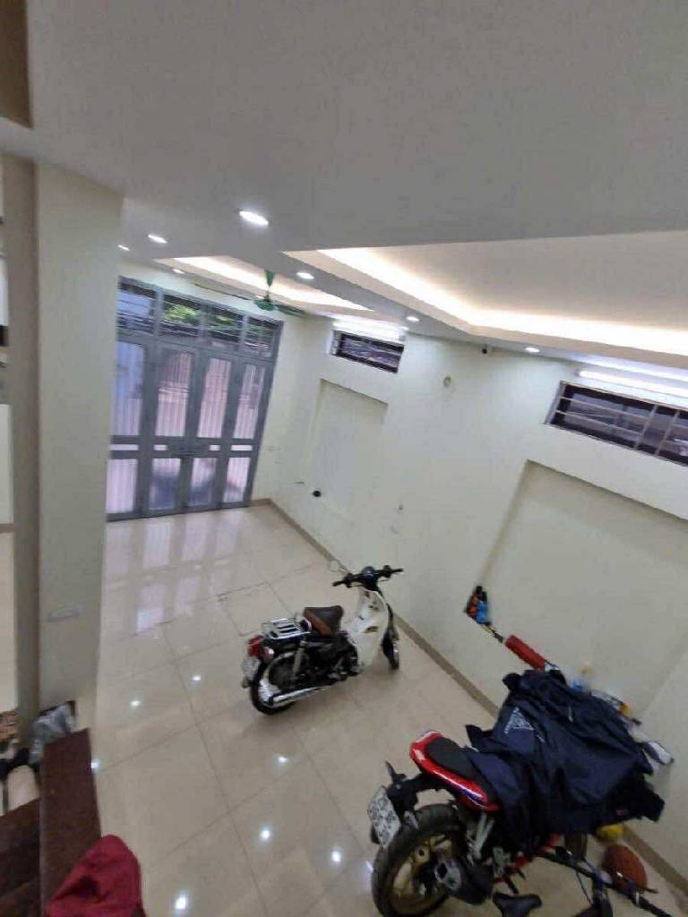 Bán nhà Giáp Bát - diện tích 102m2 6 tầng - Lô góc 2 mặt thoáng - giá 36 tỷ