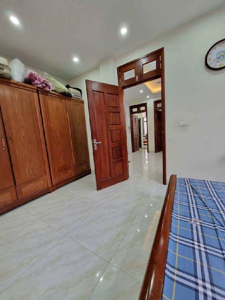 Bán nhà Giáp Bát - diện tích 102m2 6 tầng - Lô góc 2 mặt thoáng - giá 36 tỷ