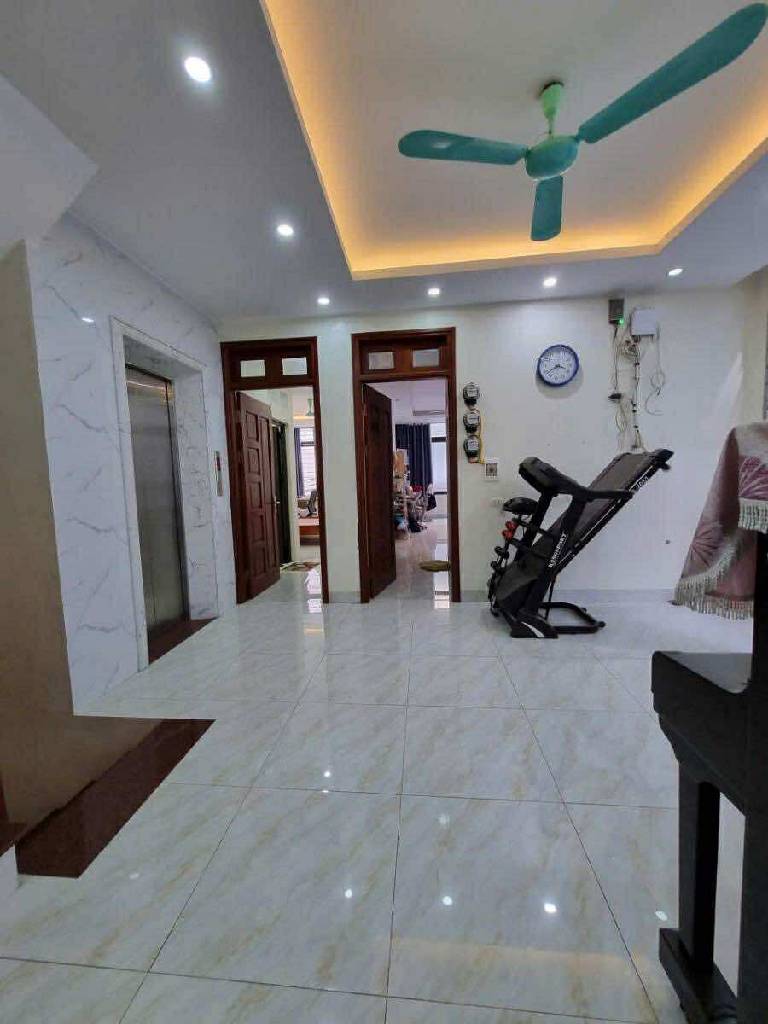 Bán nhà Giáp Bát - diện tích 102m2 6 tầng - Lô góc 2 mặt thoáng - giá 36 tỷ