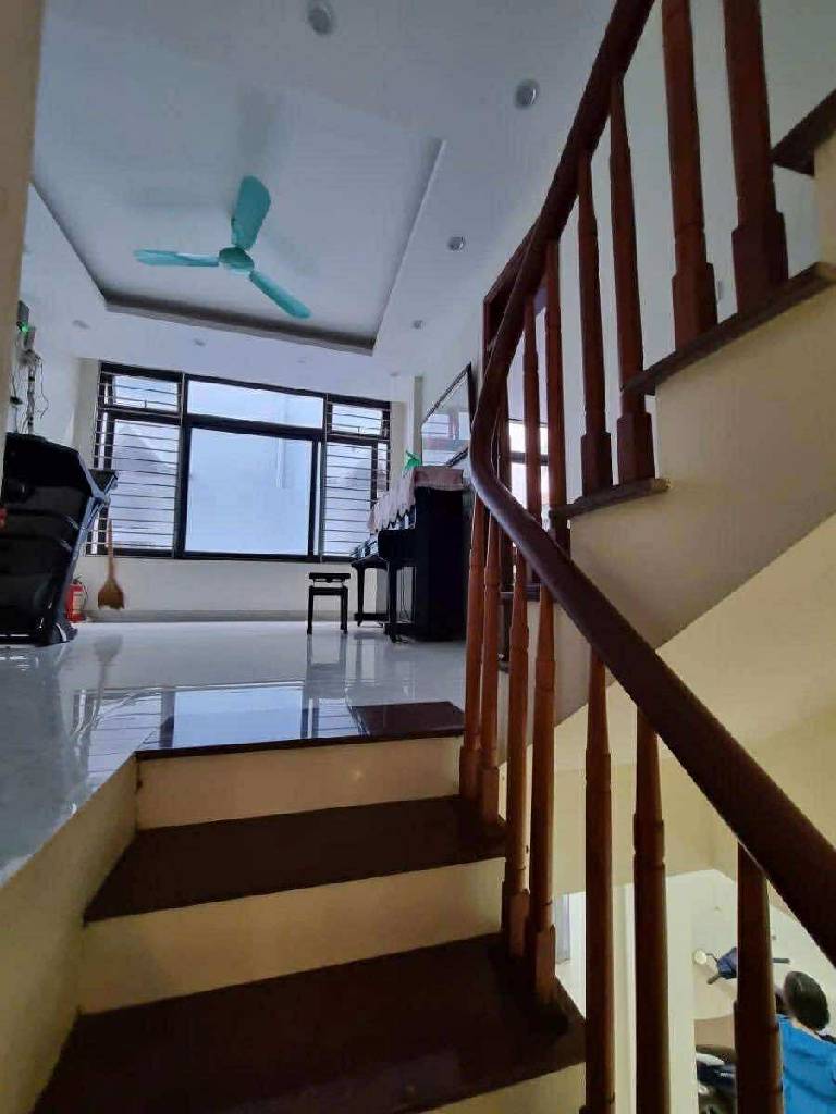 Bán nhà Giáp Bát - diện tích 102m2 6 tầng - Lô góc 2 mặt thoáng - giá 36 tỷ