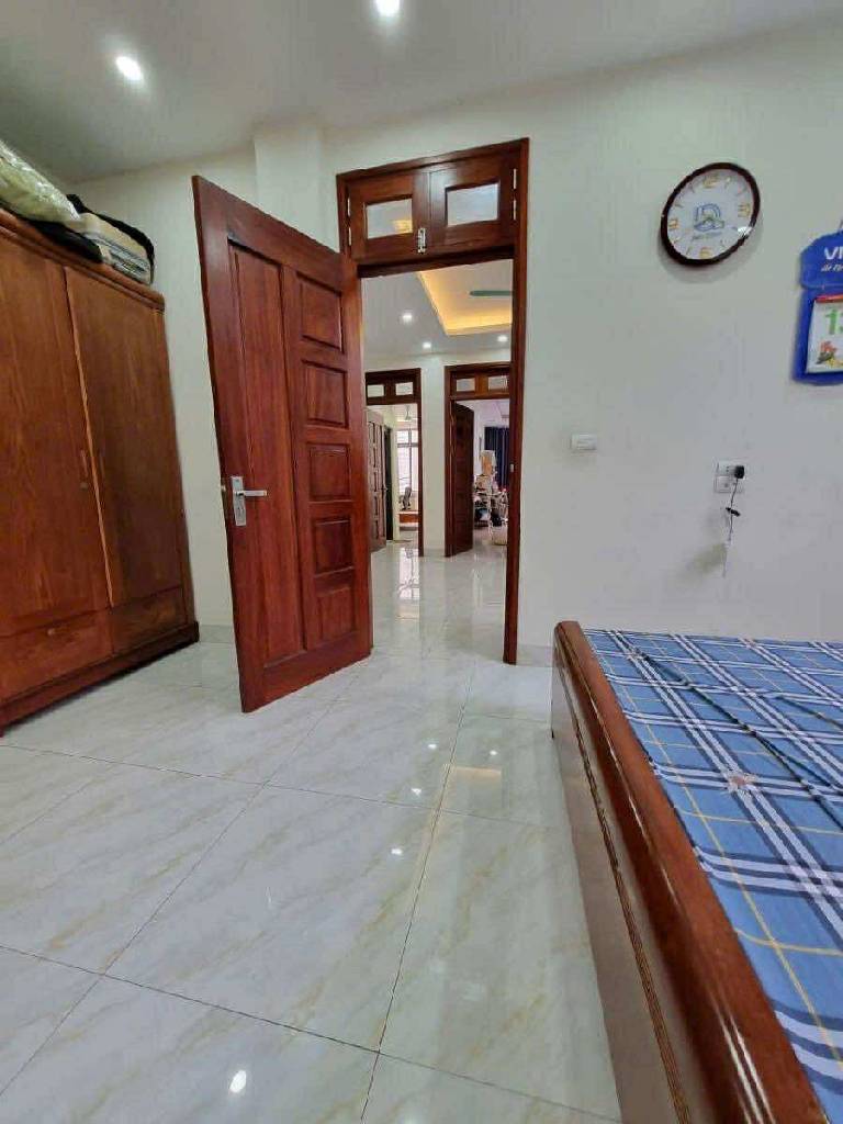 Bán nhà Giáp Bát - diện tích 102m2 6 tầng - Lô góc 2 mặt thoáng - giá 36 tỷ