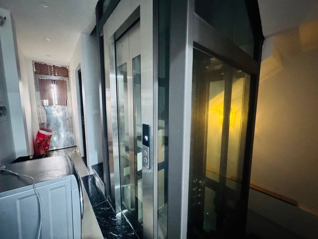 Bán nhà Minh Khai - diện tích 47m2 6 tầng - Nhà 2 mặt đường - giá 29 tỷ