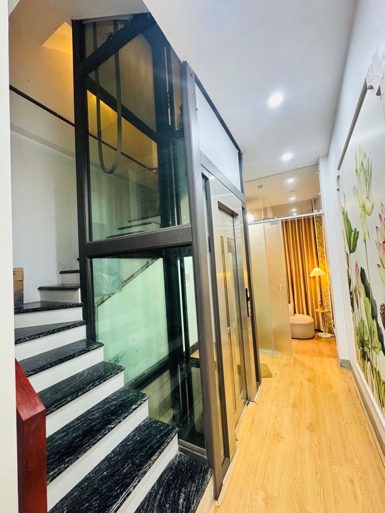 Bán nhà Minh Khai - diện tích 47m2 6 tầng - Nhà 2 mặt đường - giá 29 tỷ