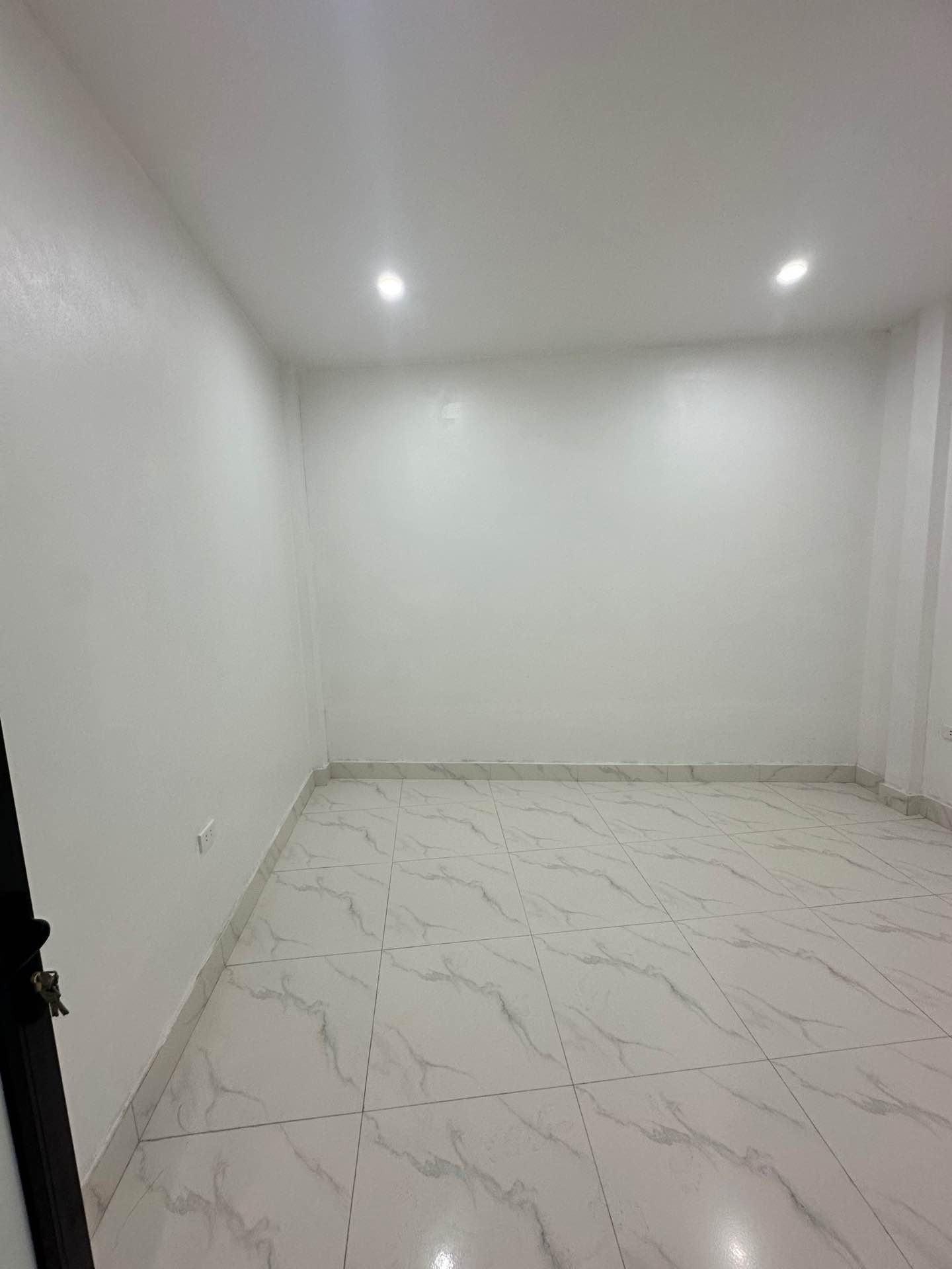 Bán nhà Định Công Hạ - diện tích 43m2 4 tầng - Ngõ thông, gần ô tô - giá 3,7 tỷ