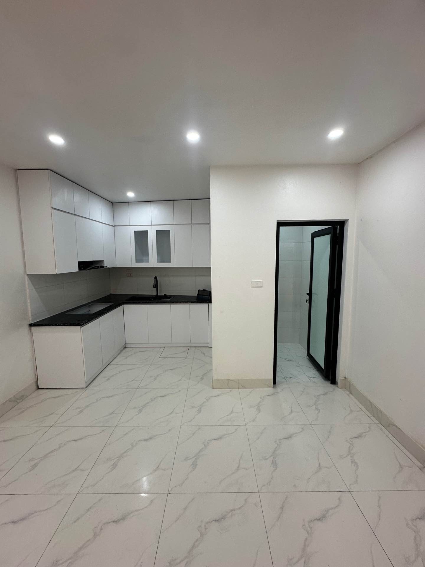 Bán nhà Định Công Hạ - diện tích 43m2 4 tầng - Ngõ thông, gần ô tô - giá 3,7 tỷ