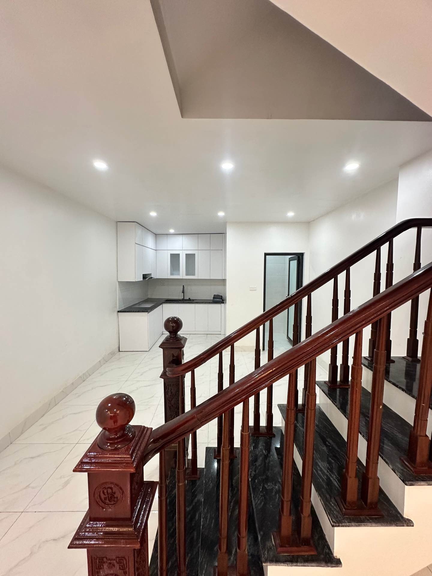 Bán nhà Định Công Hạ - diện tích 43m2 4 tầng - Ngõ thông, gần ô tô - giá 3,7 tỷ