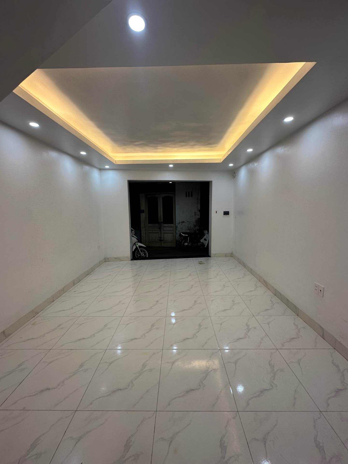 Bán nhà Định Công Hạ - diện tích 43m2 4 tầng - Ngõ thông, gần ô tô - giá 3,7 tỷ