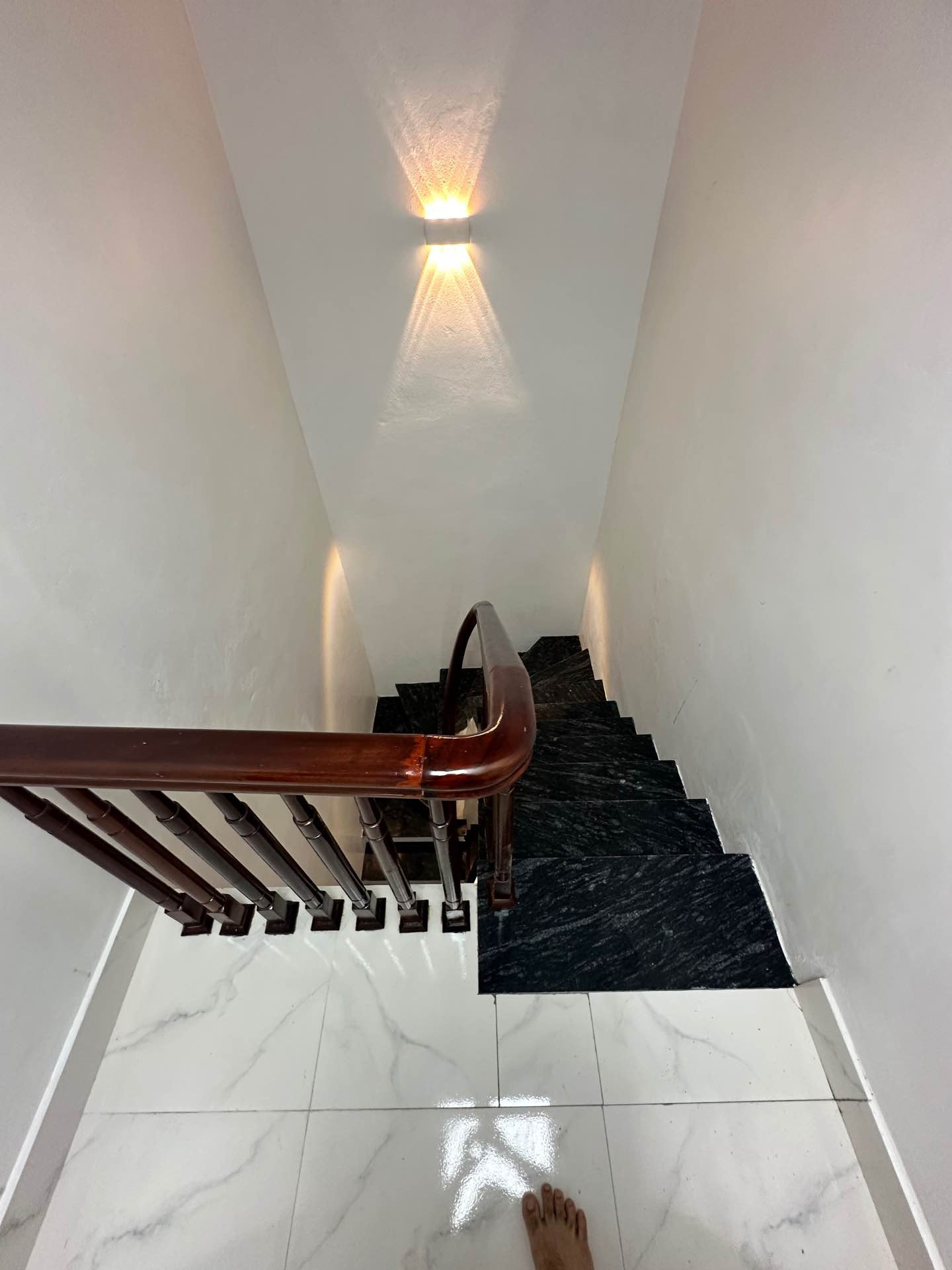 Bán nhà Định Công Hạ - diện tích 43m2 4 tầng - Ngõ thông, gần ô tô - giá 3,7 tỷ