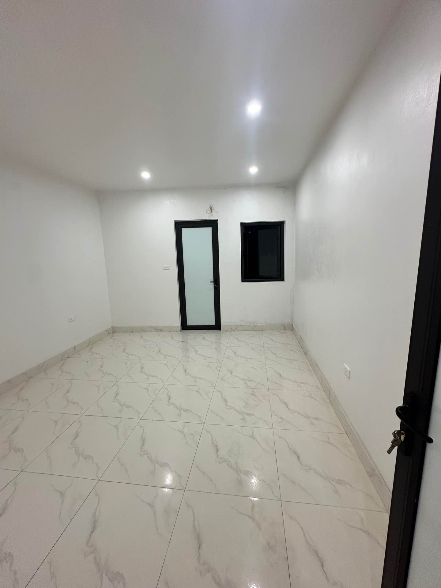 Bán nhà Định Công Hạ - diện tích 43m2 4 tầng - Ngõ thông, gần ô tô - giá 3,7 tỷ