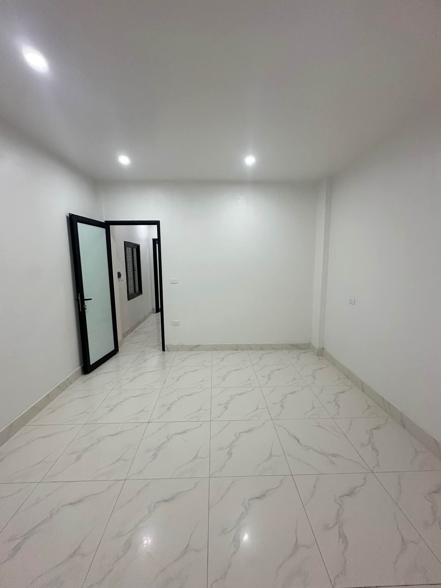 Bán nhà Định Công Hạ - diện tích 43m2 4 tầng - Ngõ thông, gần ô tô - giá 3,7 tỷ