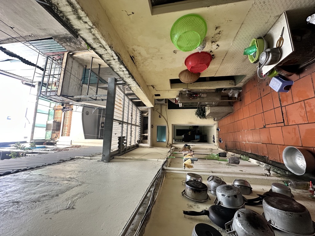 Bán nhà Lò Đúc - diện tích 95m2 3 tầng - Bán đất tặng nhà - giá 25 tỷ