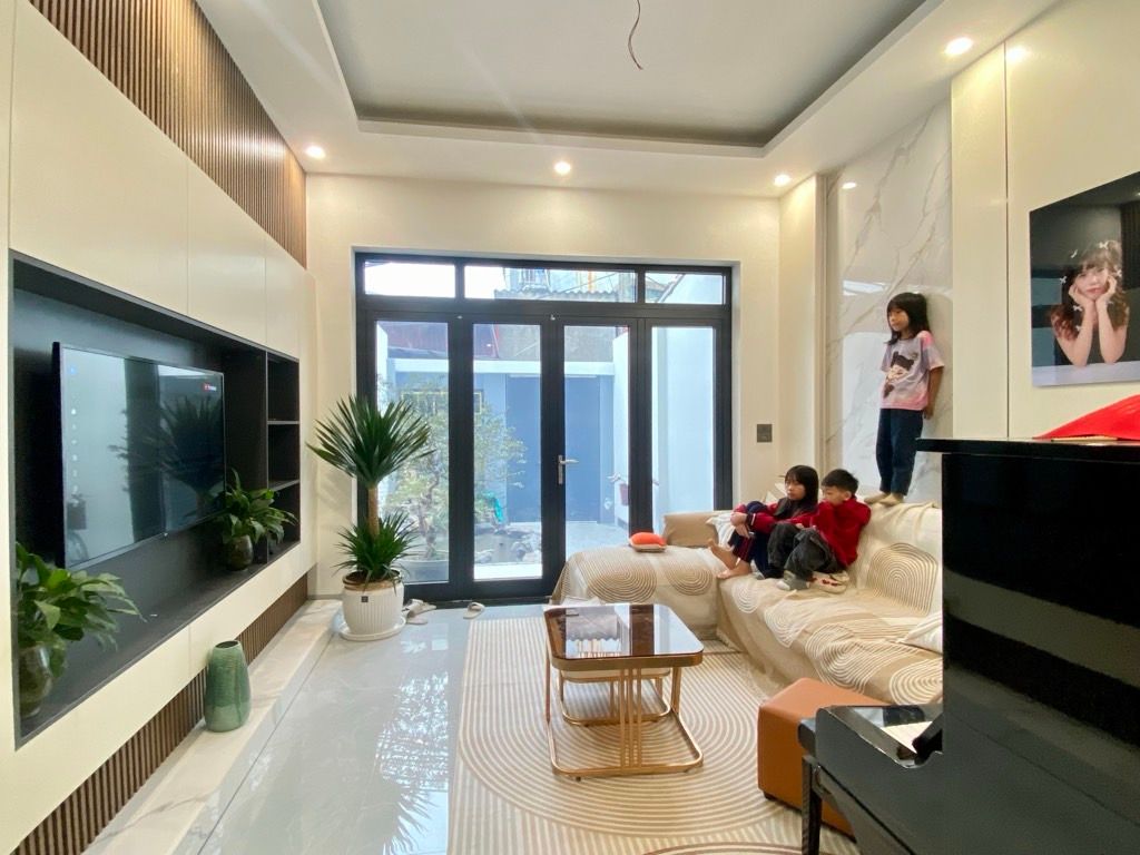 Bán nhà Vĩnh Hưng - diện tích 50m2 5 tầng - Ngõ ô tô - giá 14,3 tỷ