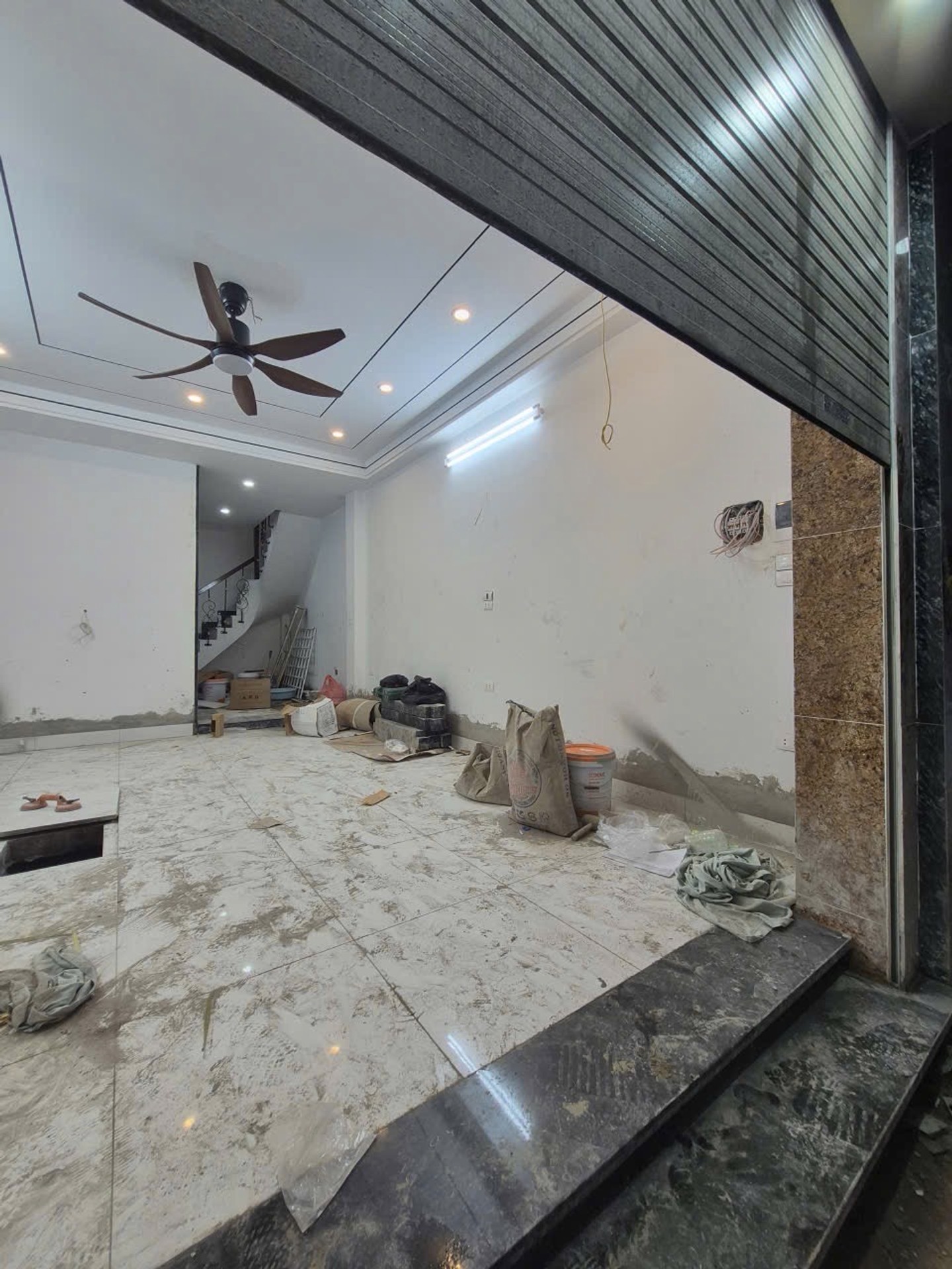 Bán nhà Ô Đồng Lầm - diện tích 35m2 6 tầng - Ô tô cách 100m - giá 15,5 tỷ