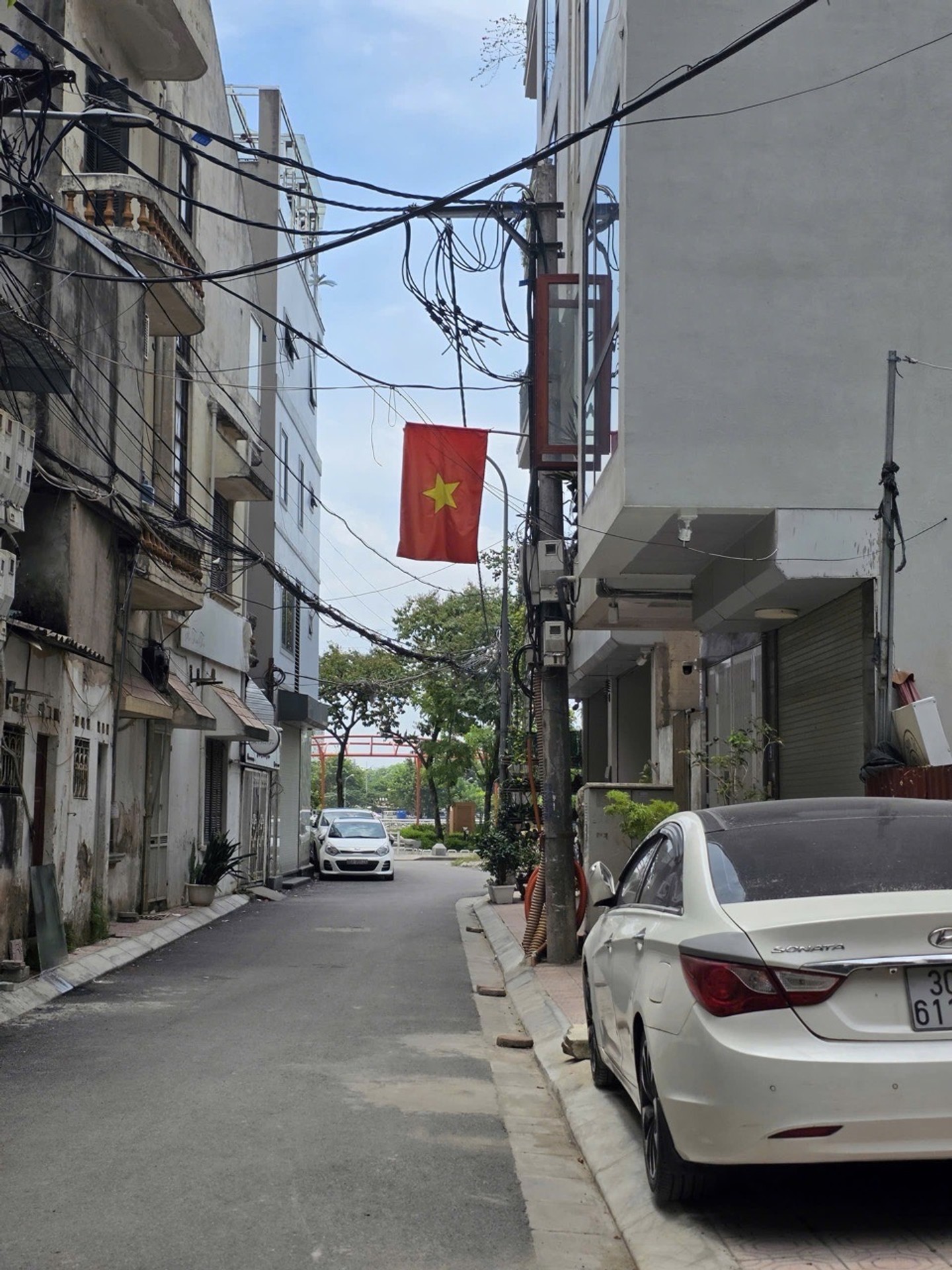 Bán nhà Ô Đồng Lầm - diện tích 35m2 6 tầng - Ô tô cách 100m - giá 15,5 tỷ