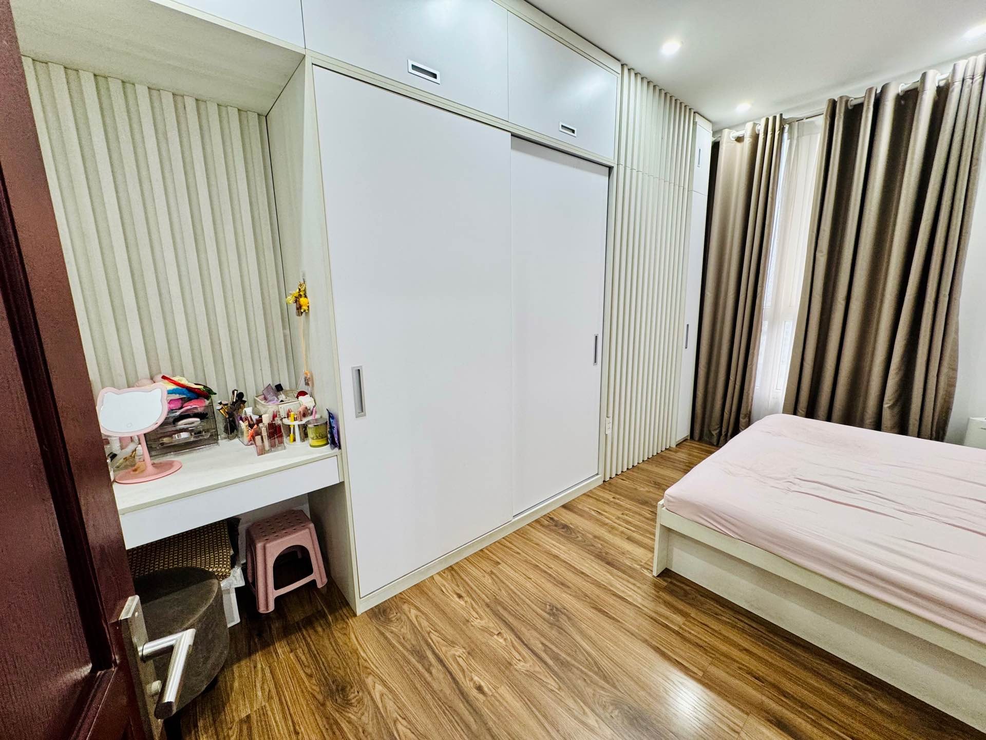 Bán nhà Giải Phóng - diện tích 92m2 12 tầng - Căn góc 3 thoáng - giá 8,8 tỷ