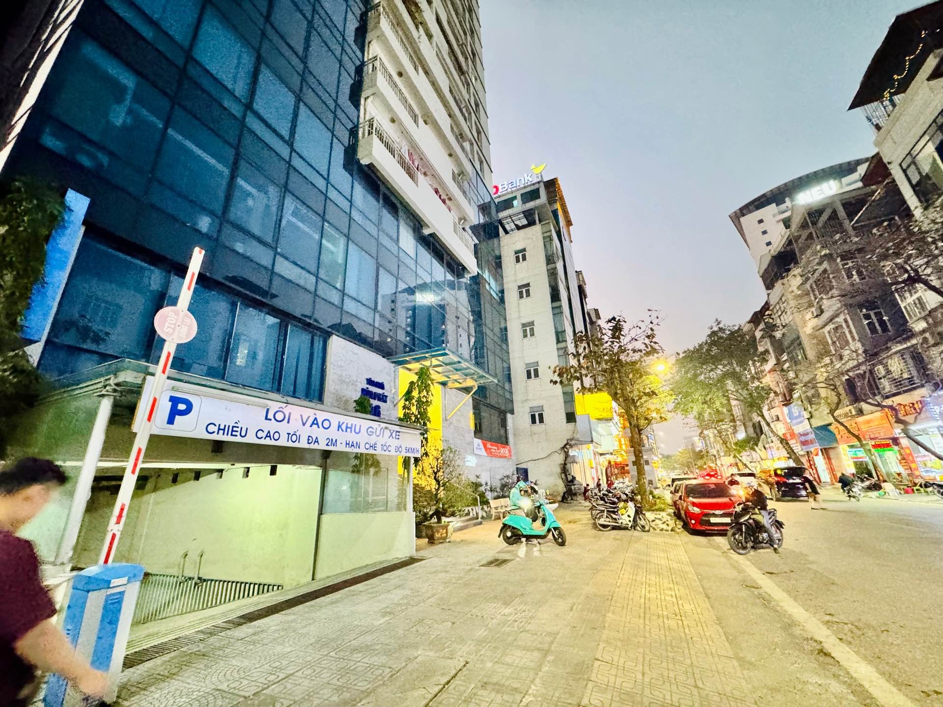 Bán nhà Giải Phóng - diện tích 92m2 12 tầng - Căn góc 3 thoáng - giá 8,8 tỷ