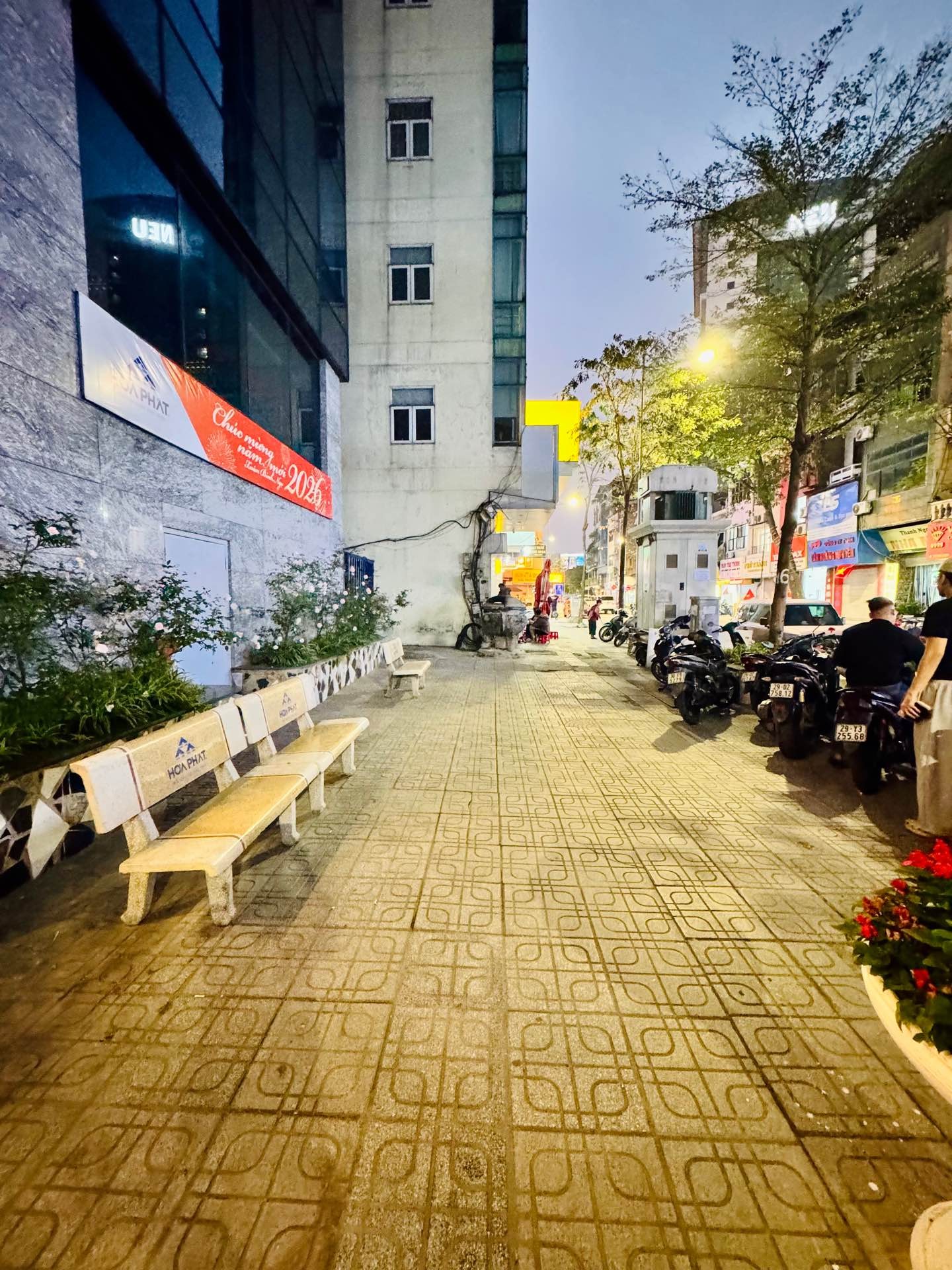 Bán nhà Giải Phóng - diện tích 92m2 12 tầng - Căn góc 3 thoáng - giá 8,8 tỷ