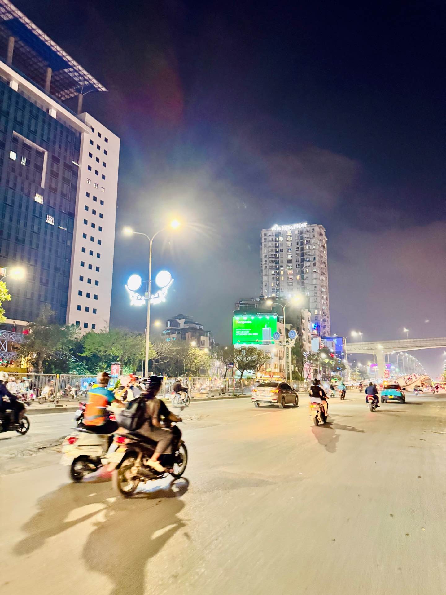 Bán nhà Giải Phóng - diện tích 92m2 12 tầng - Căn góc 3 thoáng - giá 8,8 tỷ